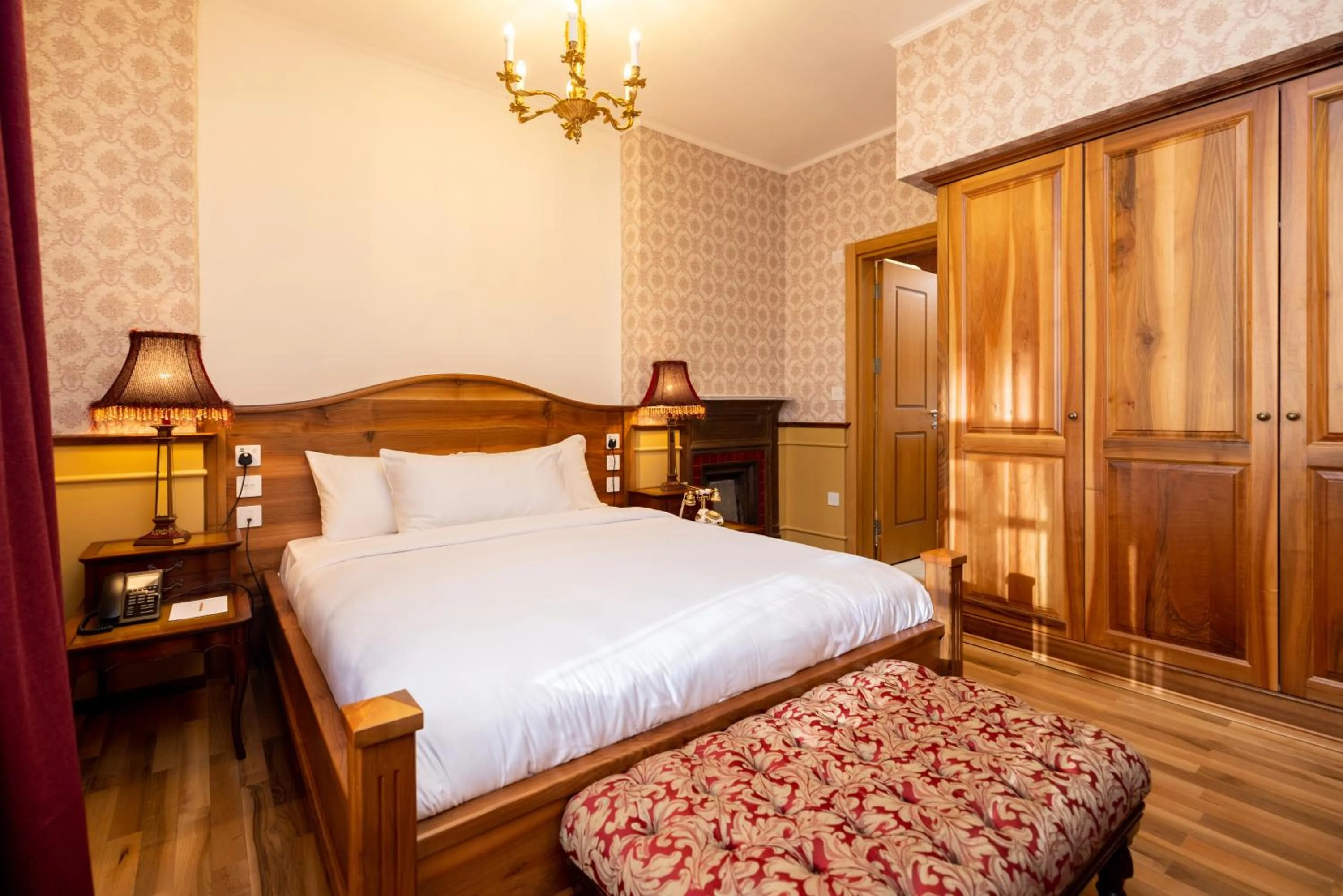 Deluxe Suite in Limehouse Library Hotel