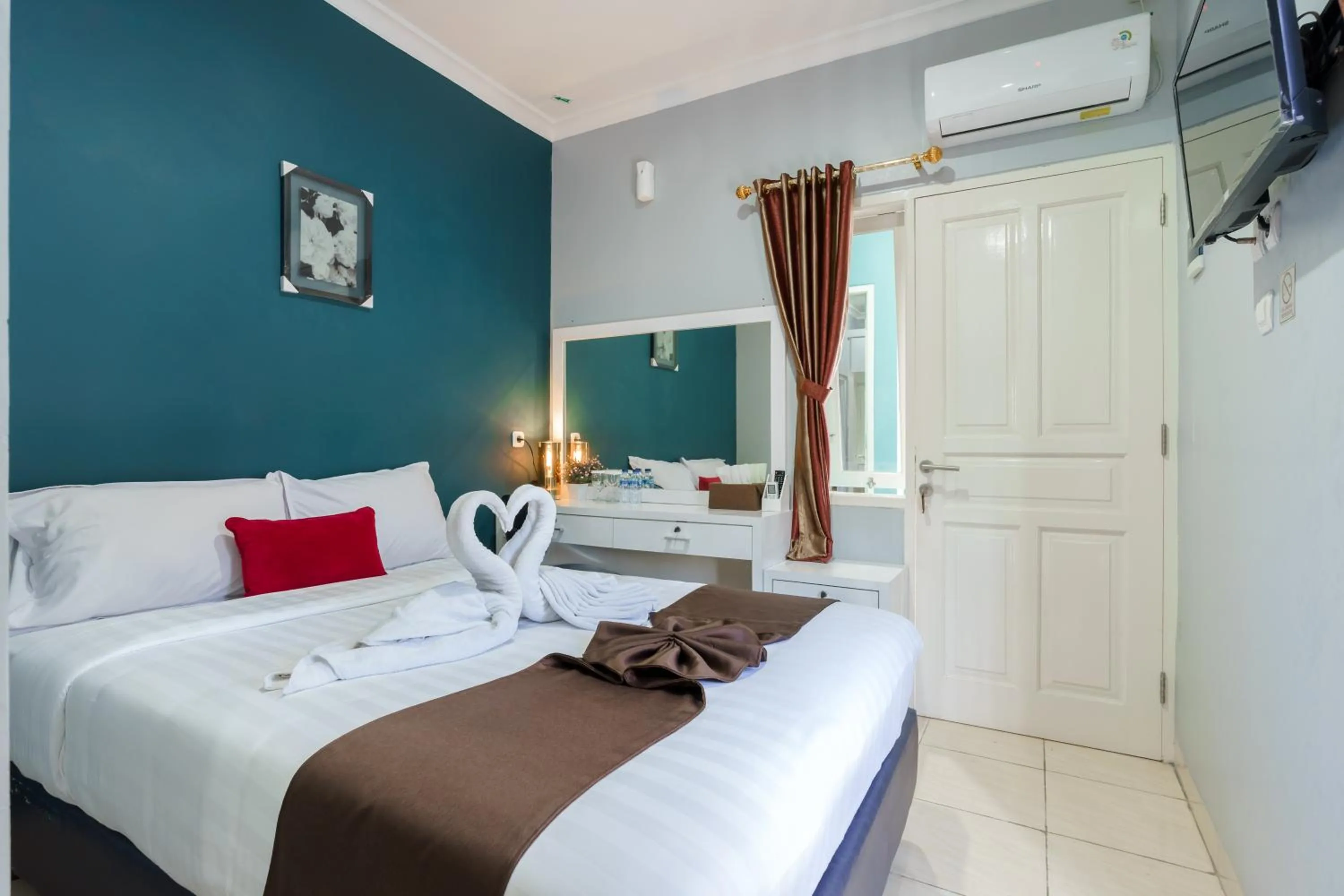 Deluxe Room in Fast Hous Syariah Bogor Mitra RedDoorz