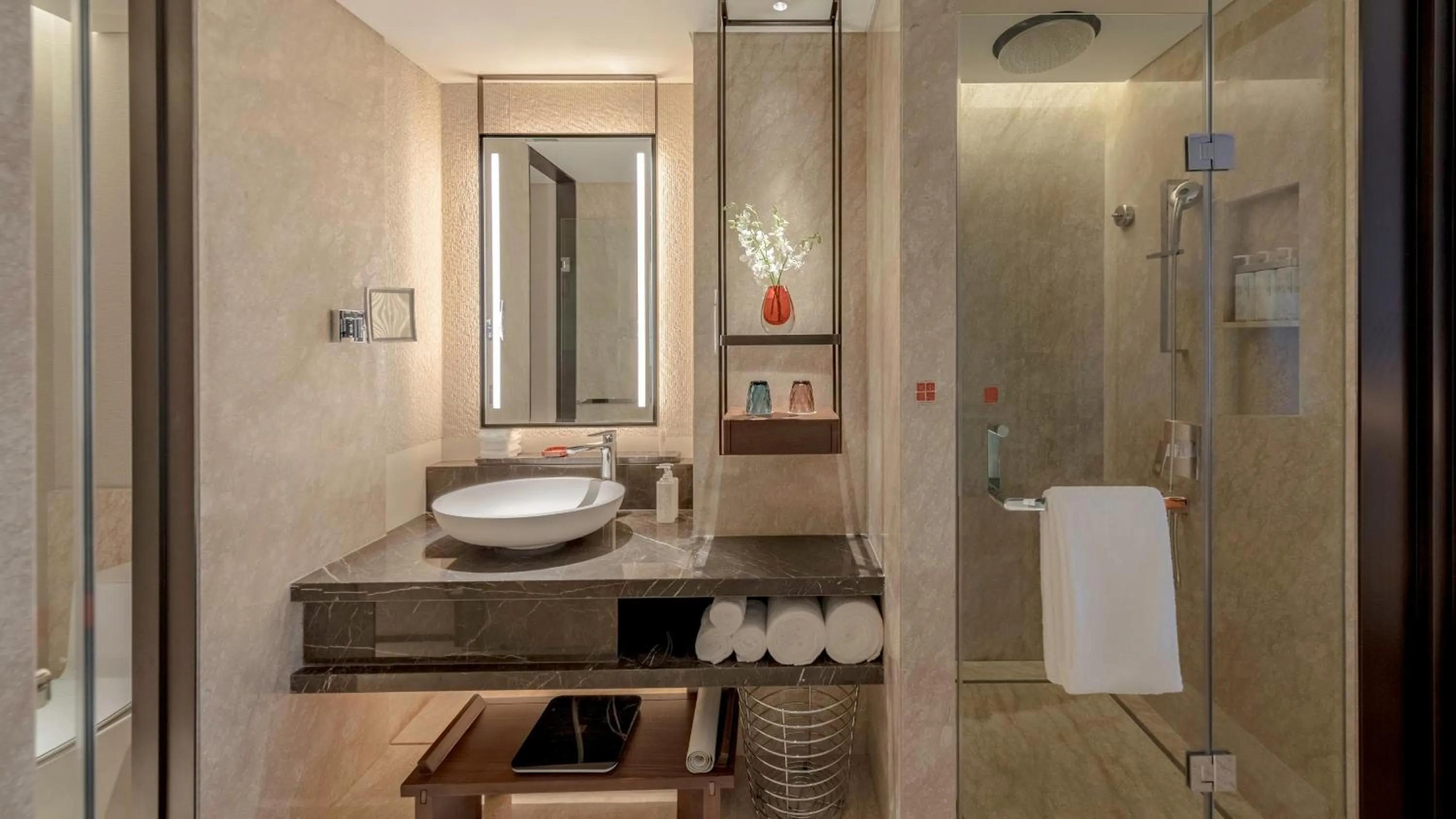 Standard Twin Room with Lounge Access in HUALUXE Beijing Xinan