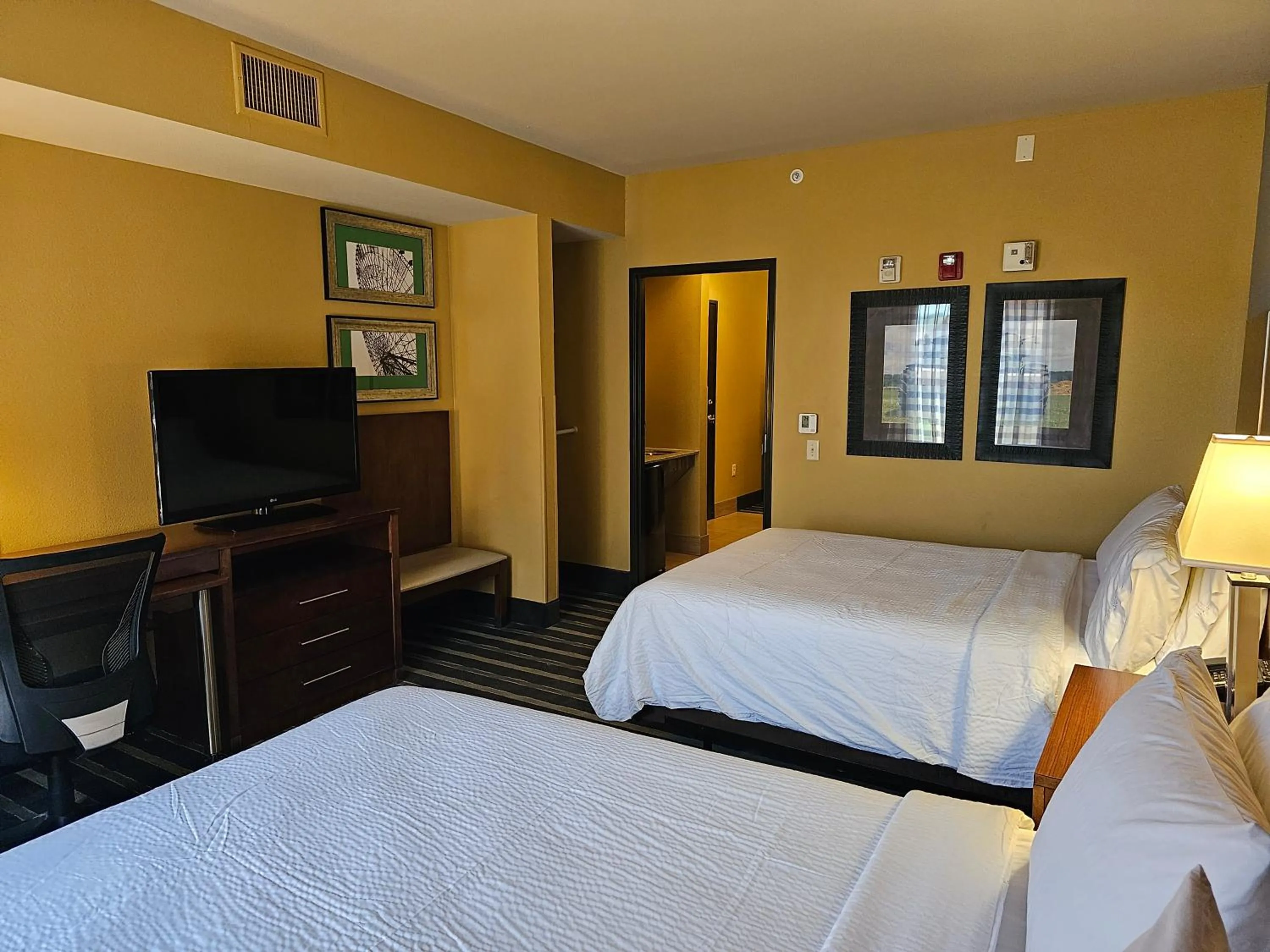 Suite with Two Queen Beds in Holiday Inn Express & Suites Perry-National Fairground Area by IHG