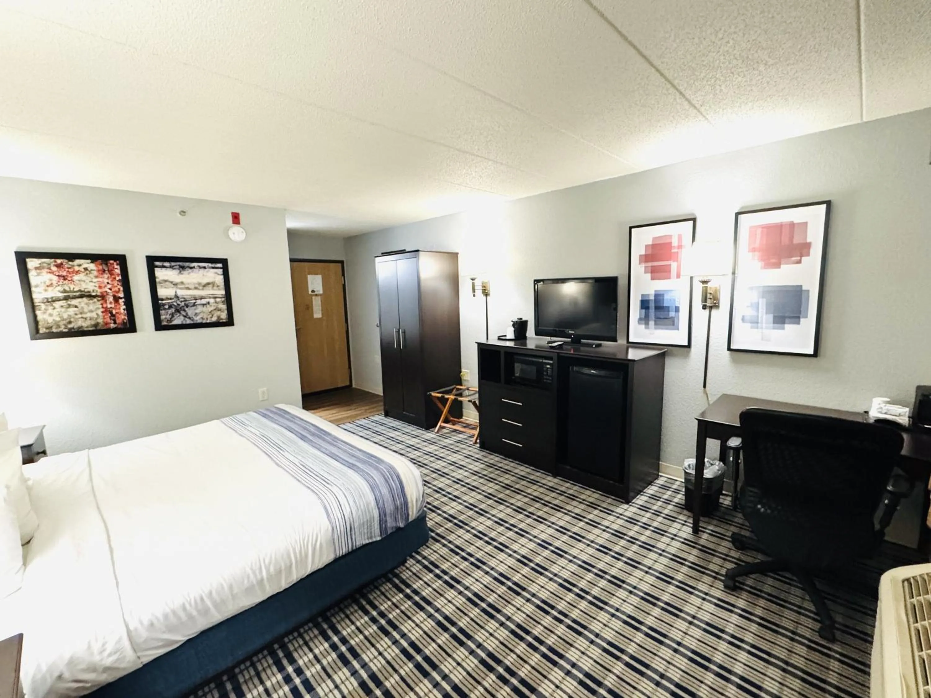 King Room - Non-Smoking in AmericInn by Wyndham Ames