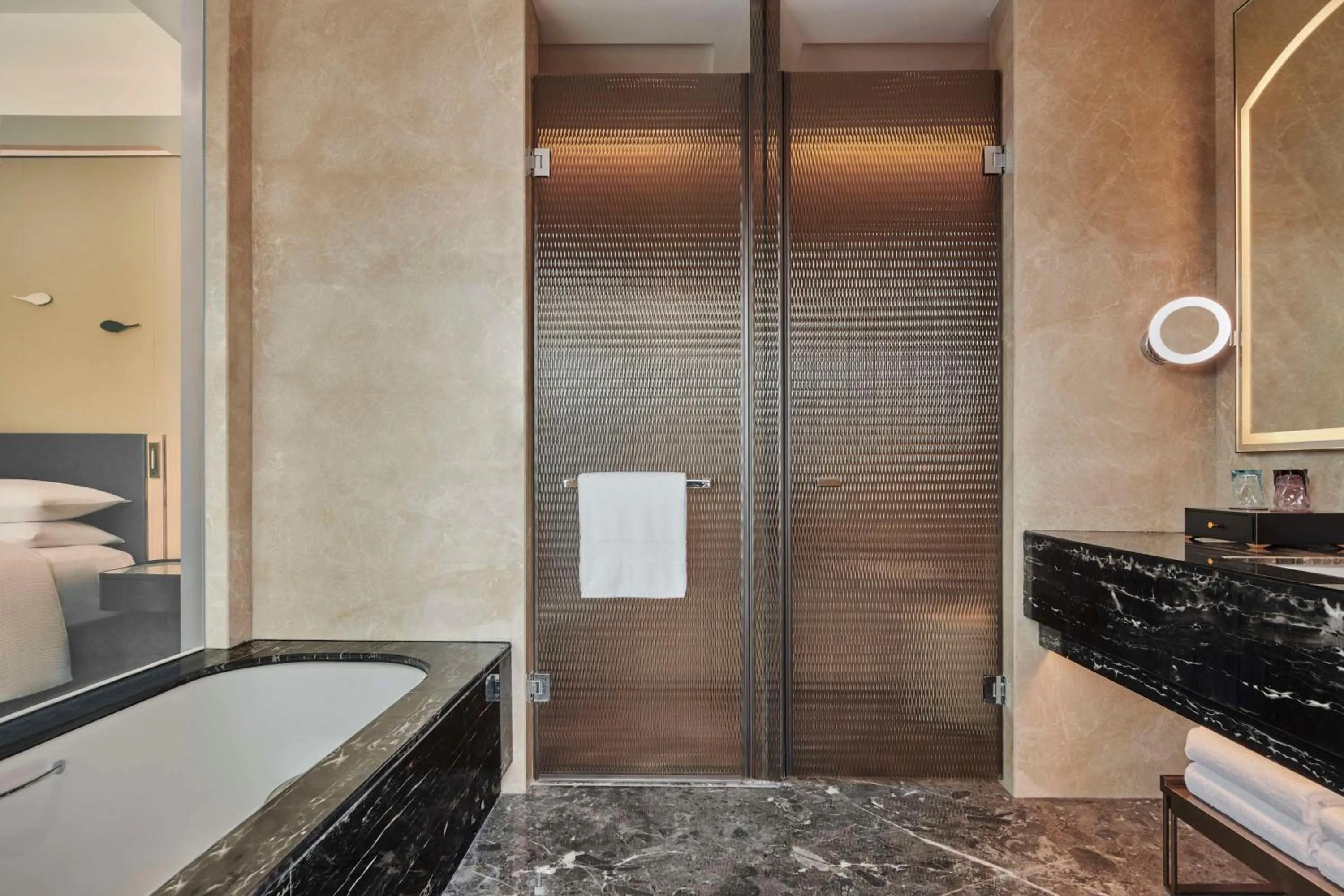 Executive Corner Twin Room with Lounge Access in Hilton Yancheng