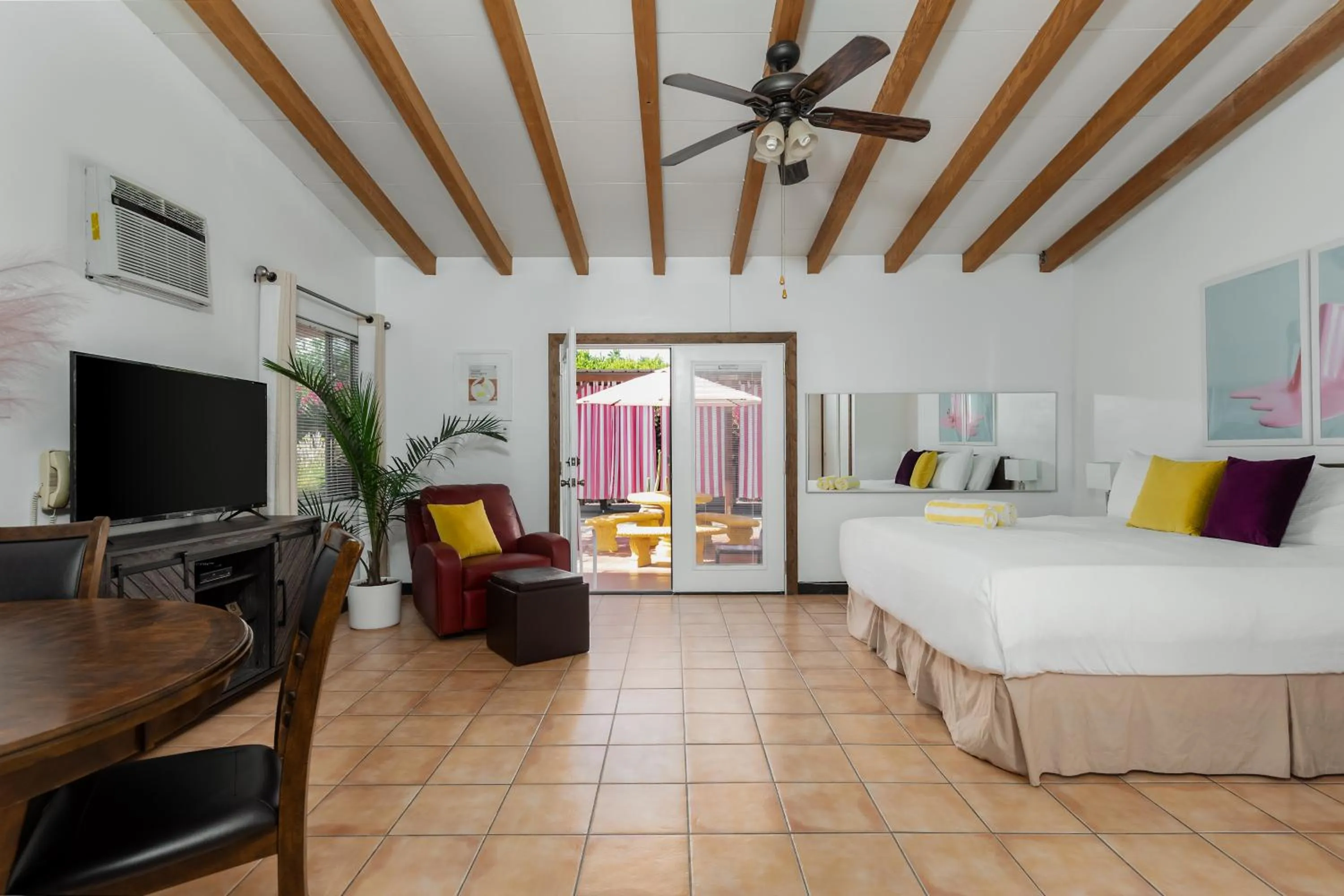 Deluxe King Studio in Float Palm Springs - Adults Only