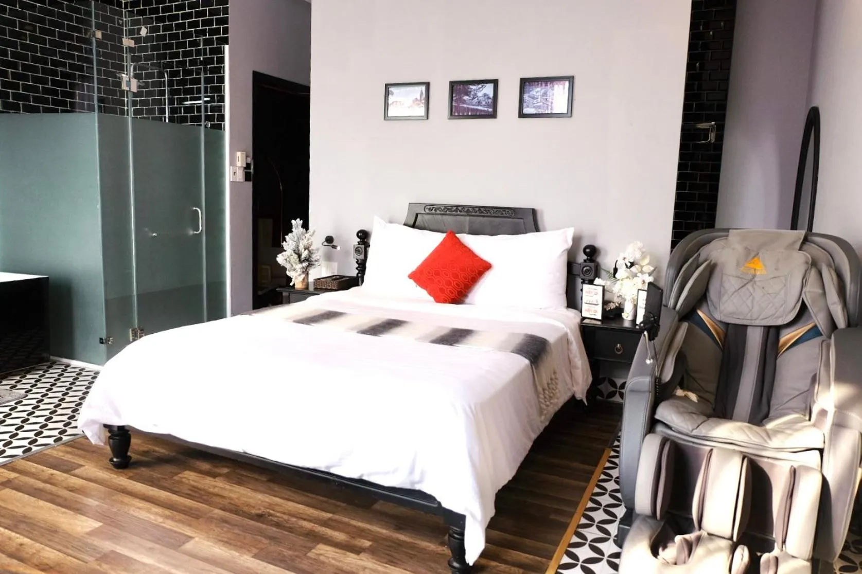 Suite with City View in TTR Skypool View Hotel