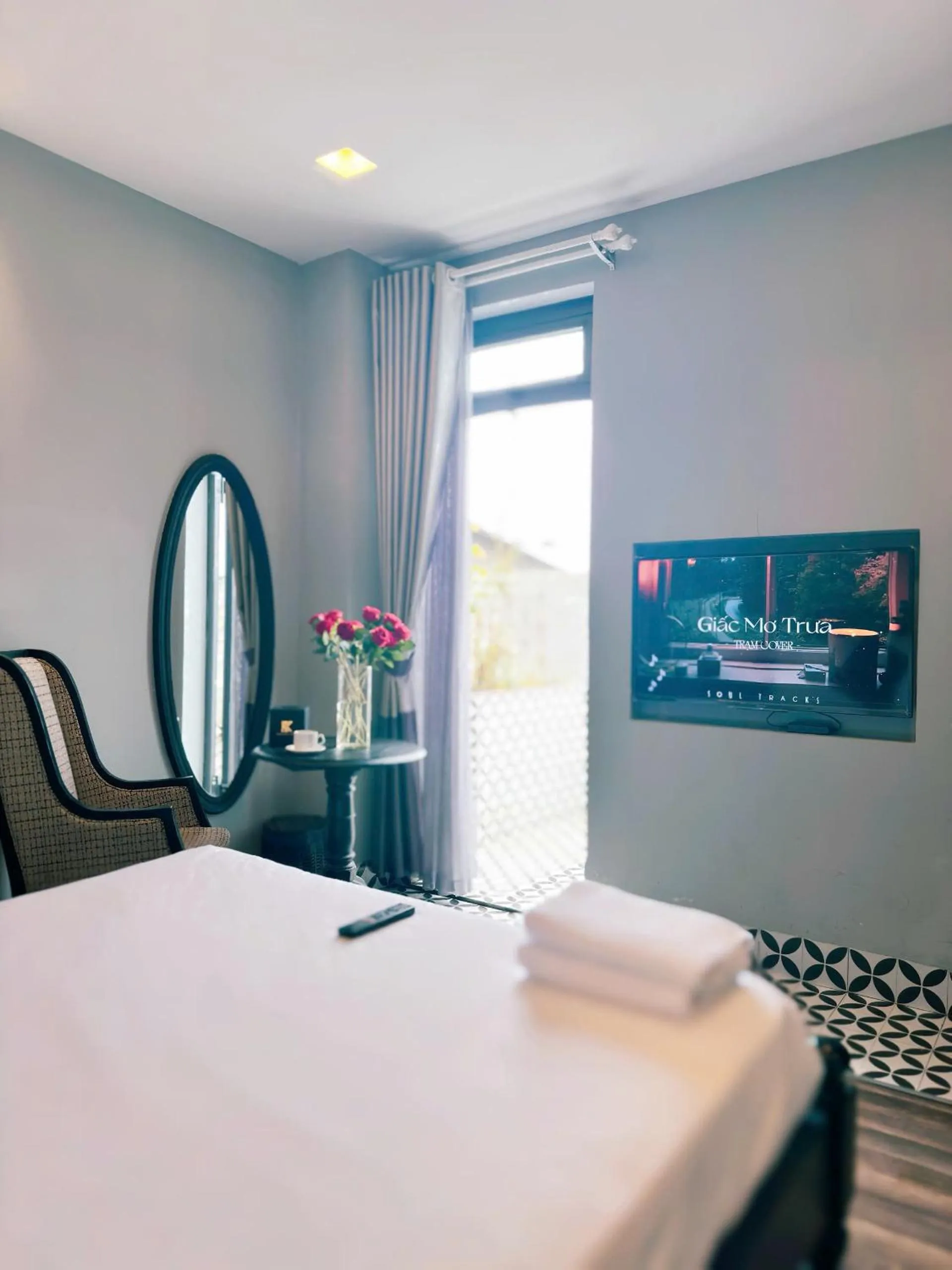 Deluxe Double Room with Balcony in TTR Skypool View Hotel