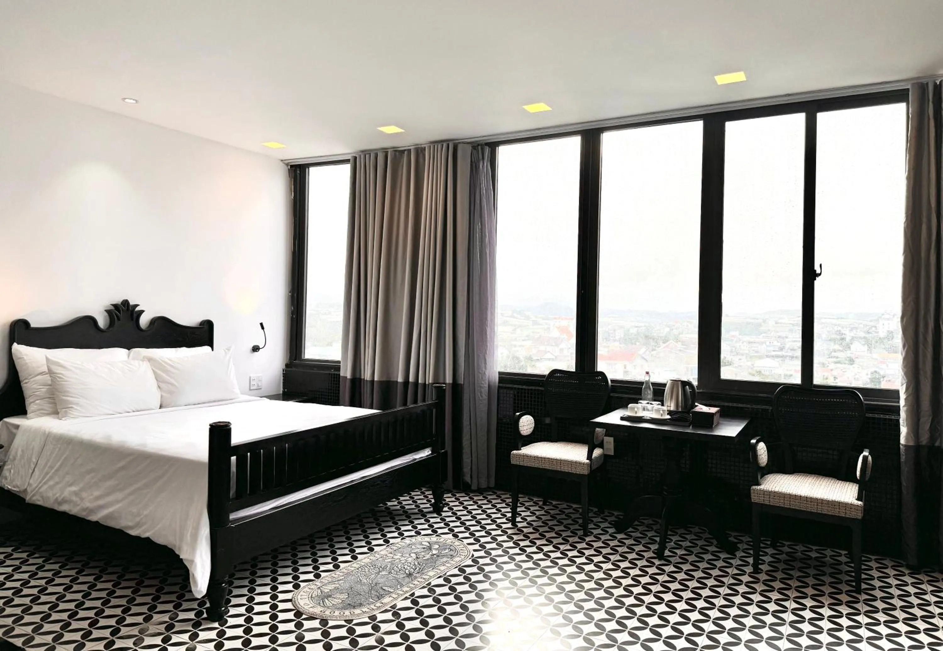 King Suite in TTR Skypool View Hotel