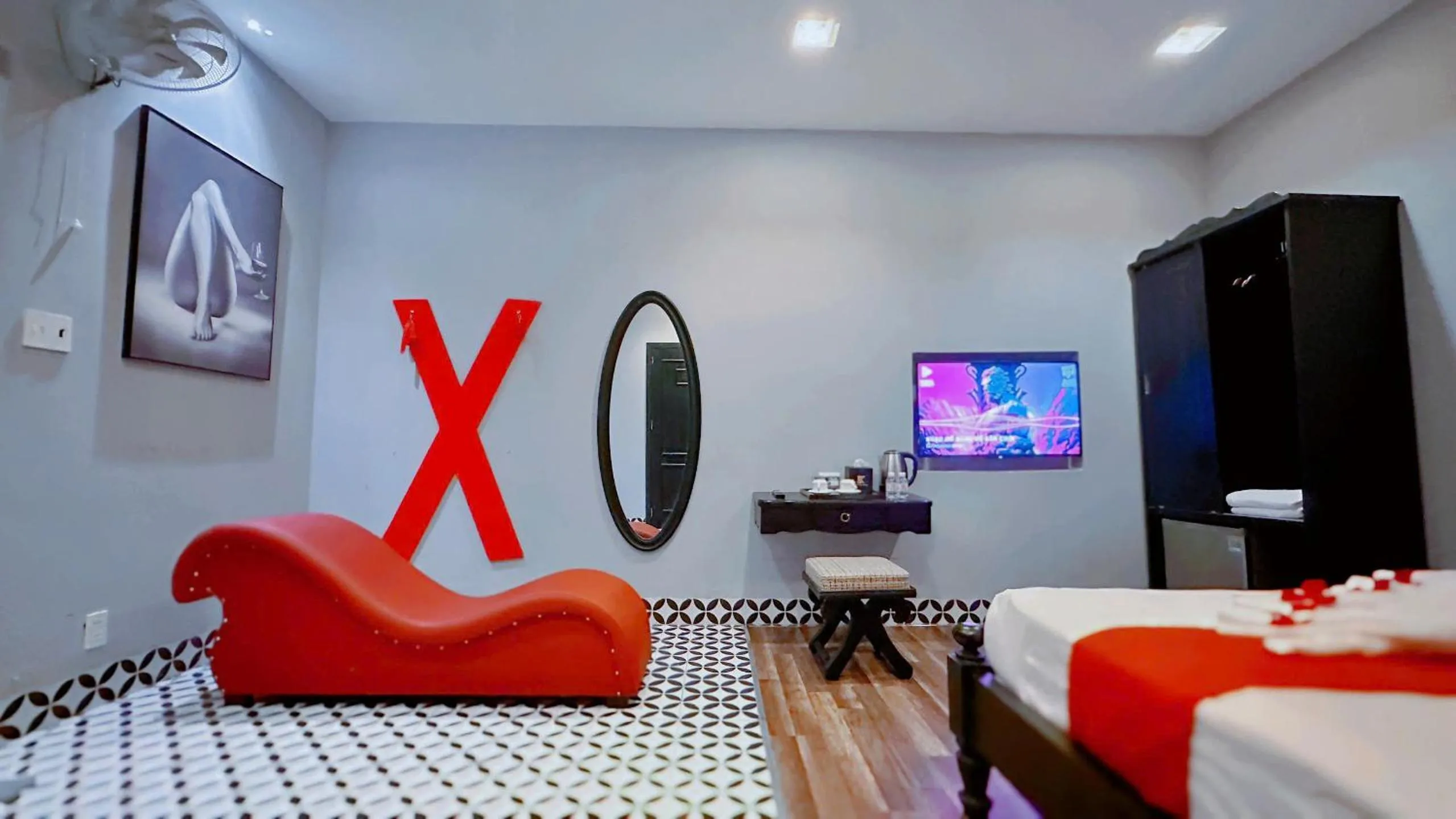 Deluxe Double Room in TTR Skypool View Hotel