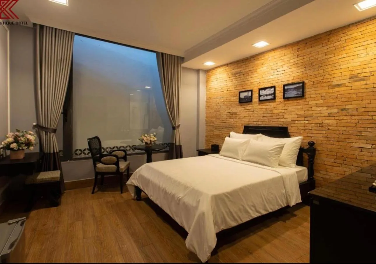 Standard Queen Room in TTR Skypool View Hotel