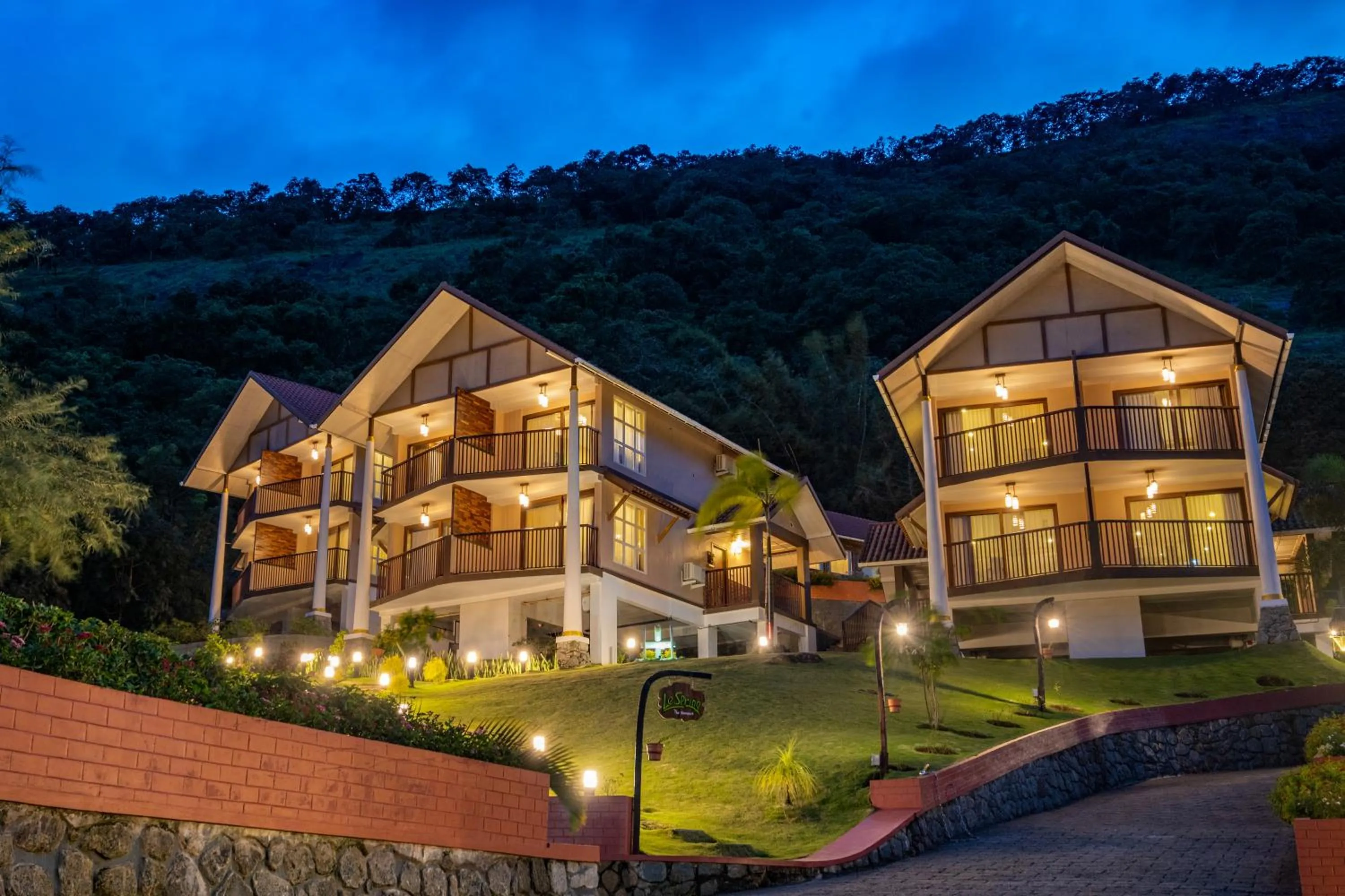 Deluxe Double Room with Balcony in Au Revoir Wellness Resort, Malampuzha