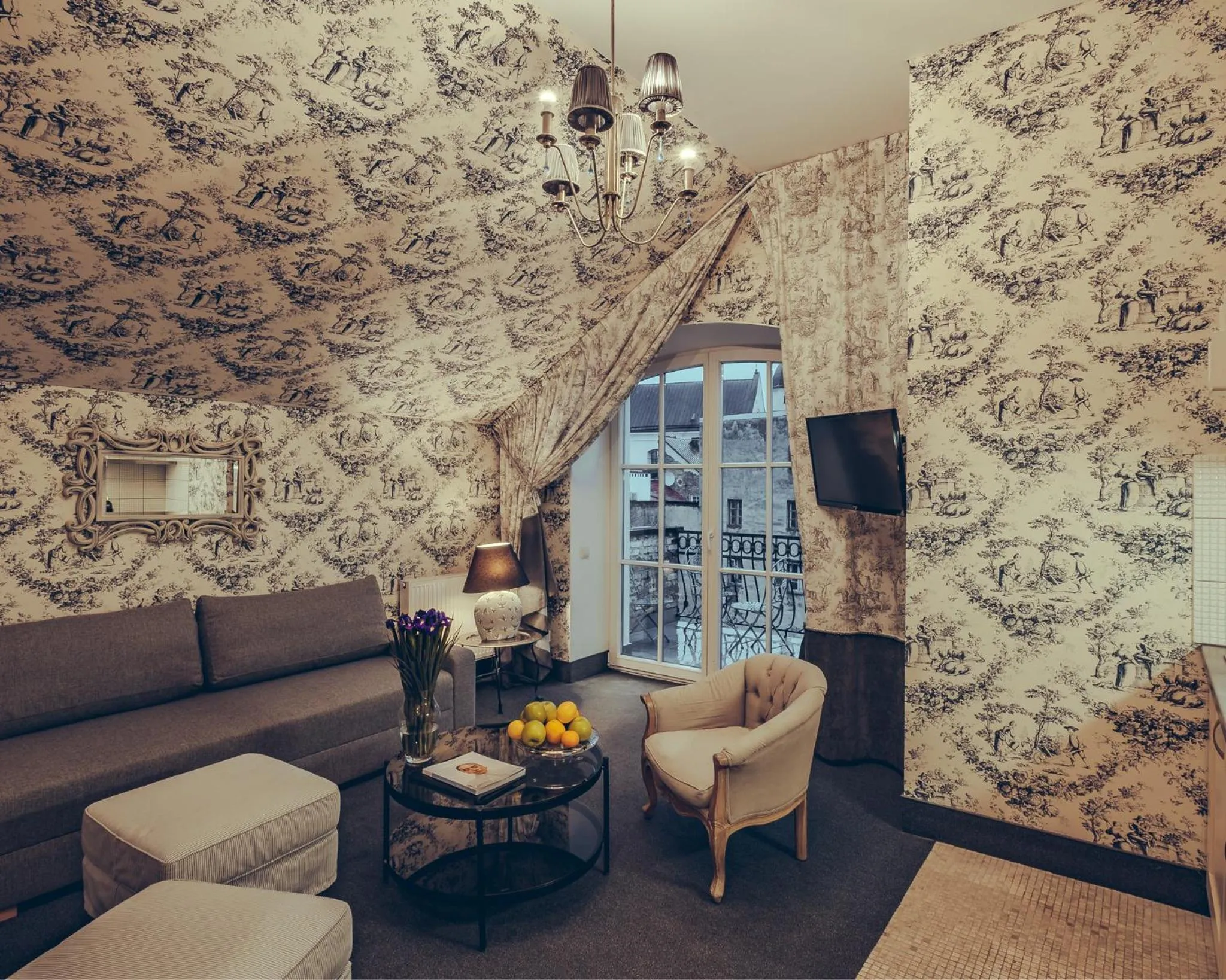 Deluxe Suite with Balcony in Moon Garden Old Town Hotel