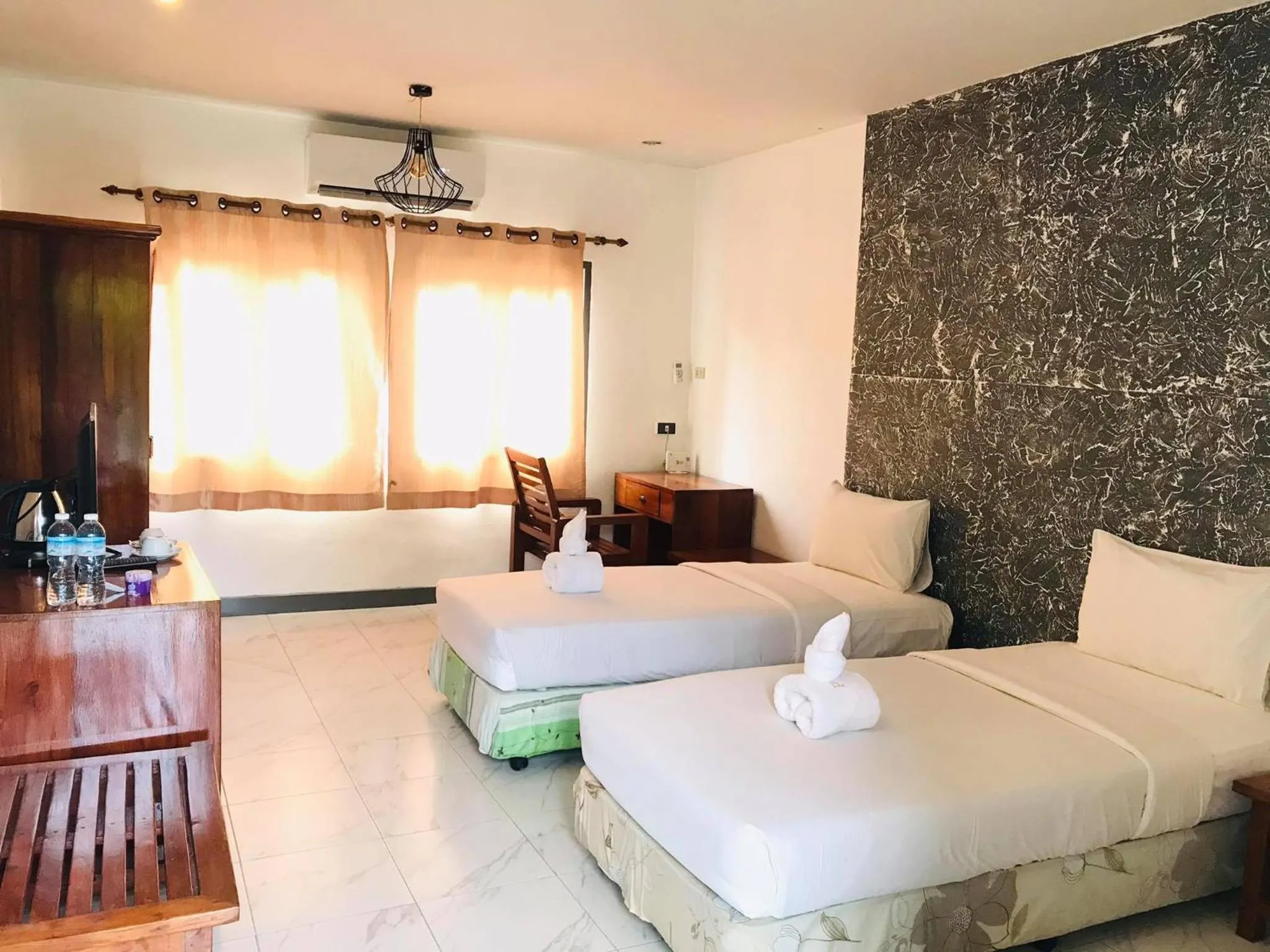 Deluxe Twin Room in PTK BEACH