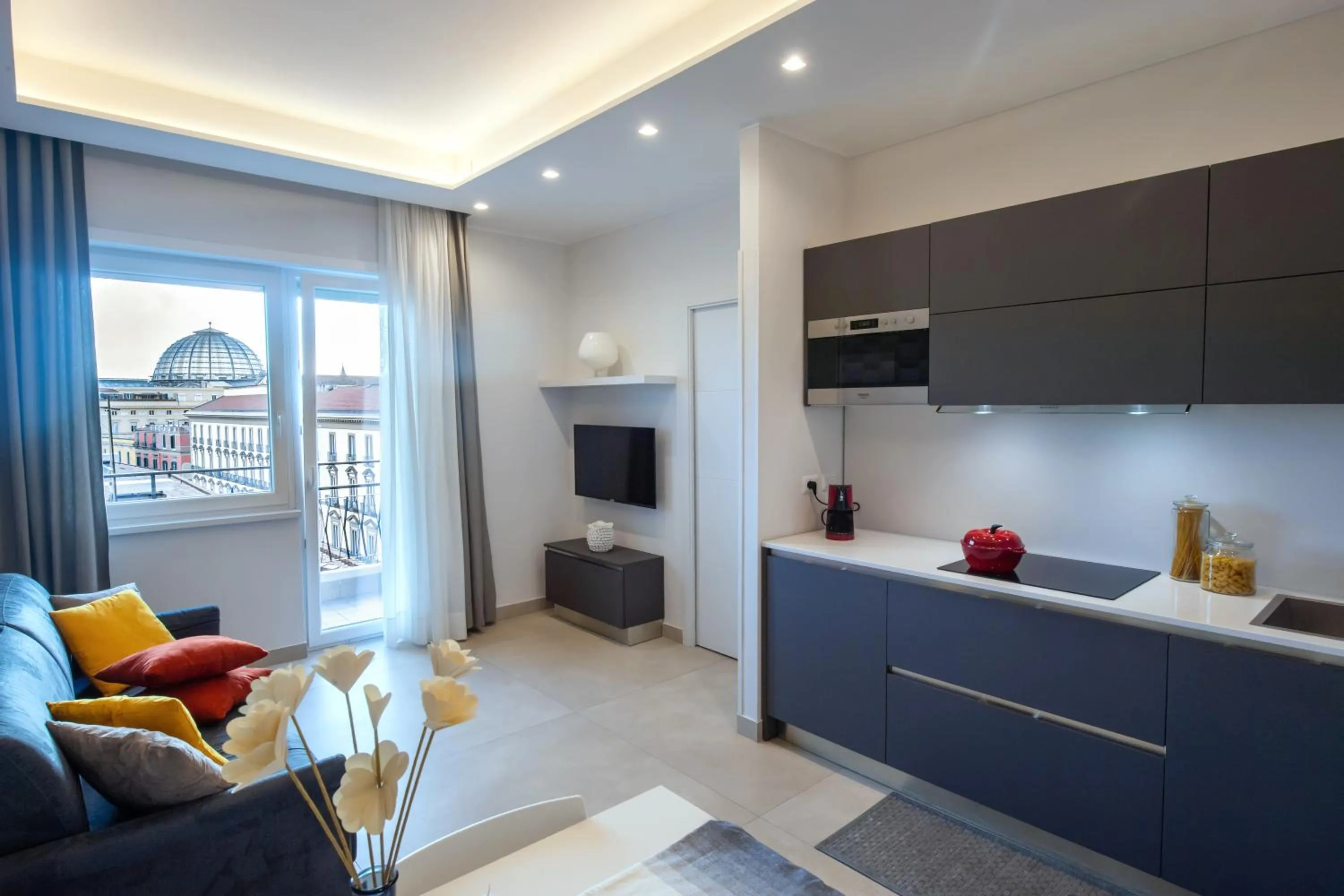 Apartment with Balcony in Napoli City Center - Appartamenti e Camere