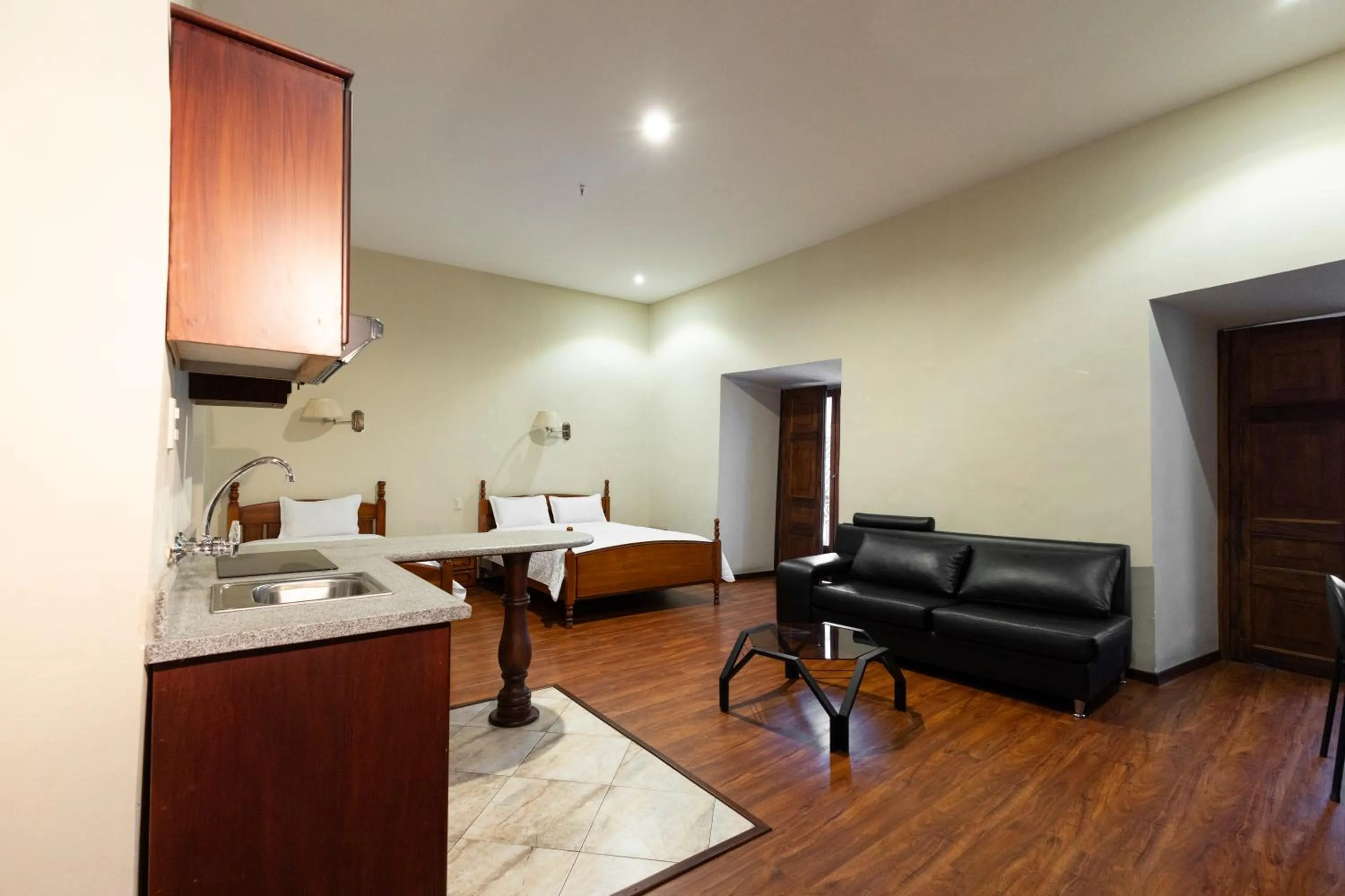 Suite with Balcony in Hotel & Suites El Quijote