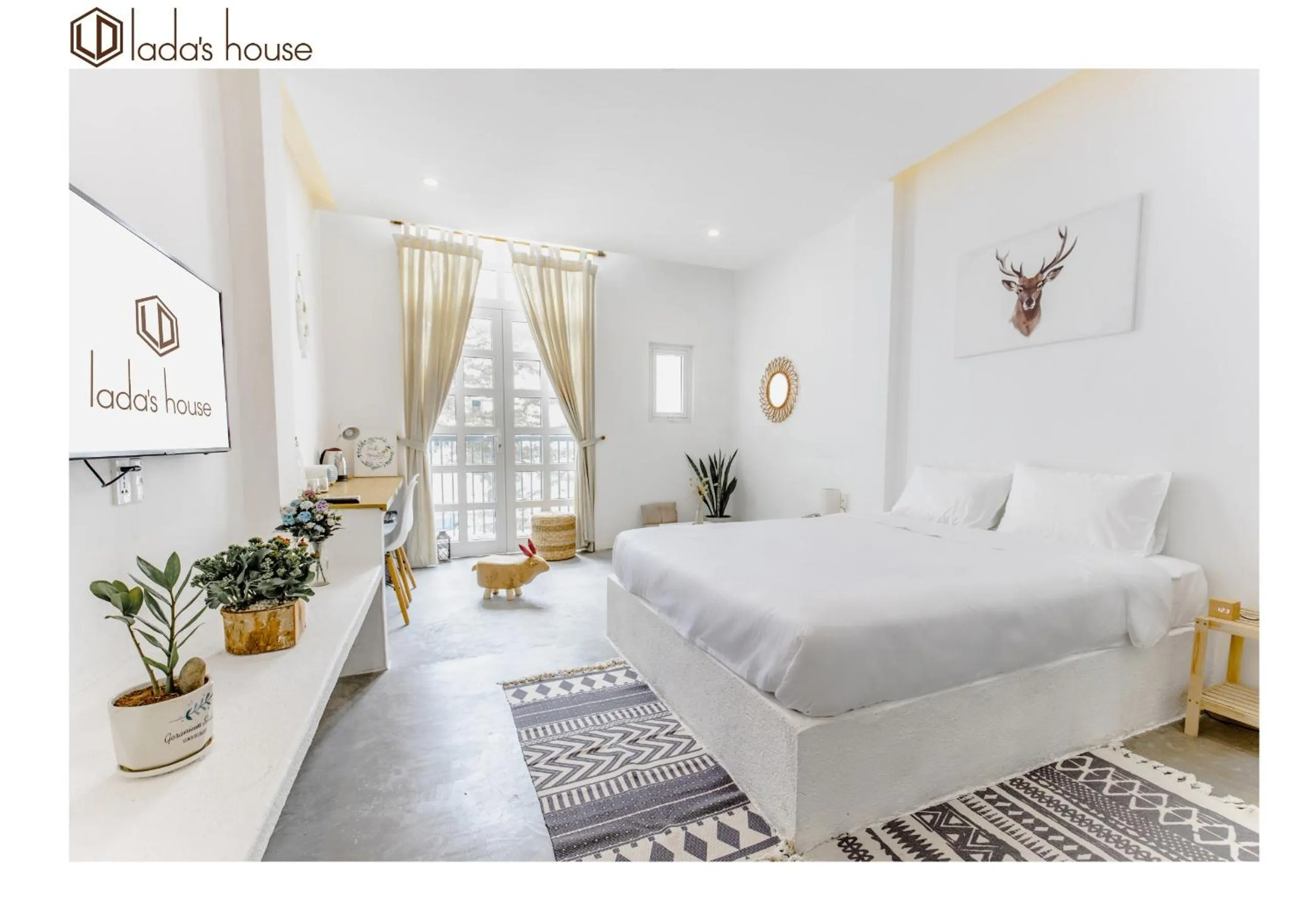 Deluxe Double Room with Balcony in LaDa's House Da Nang