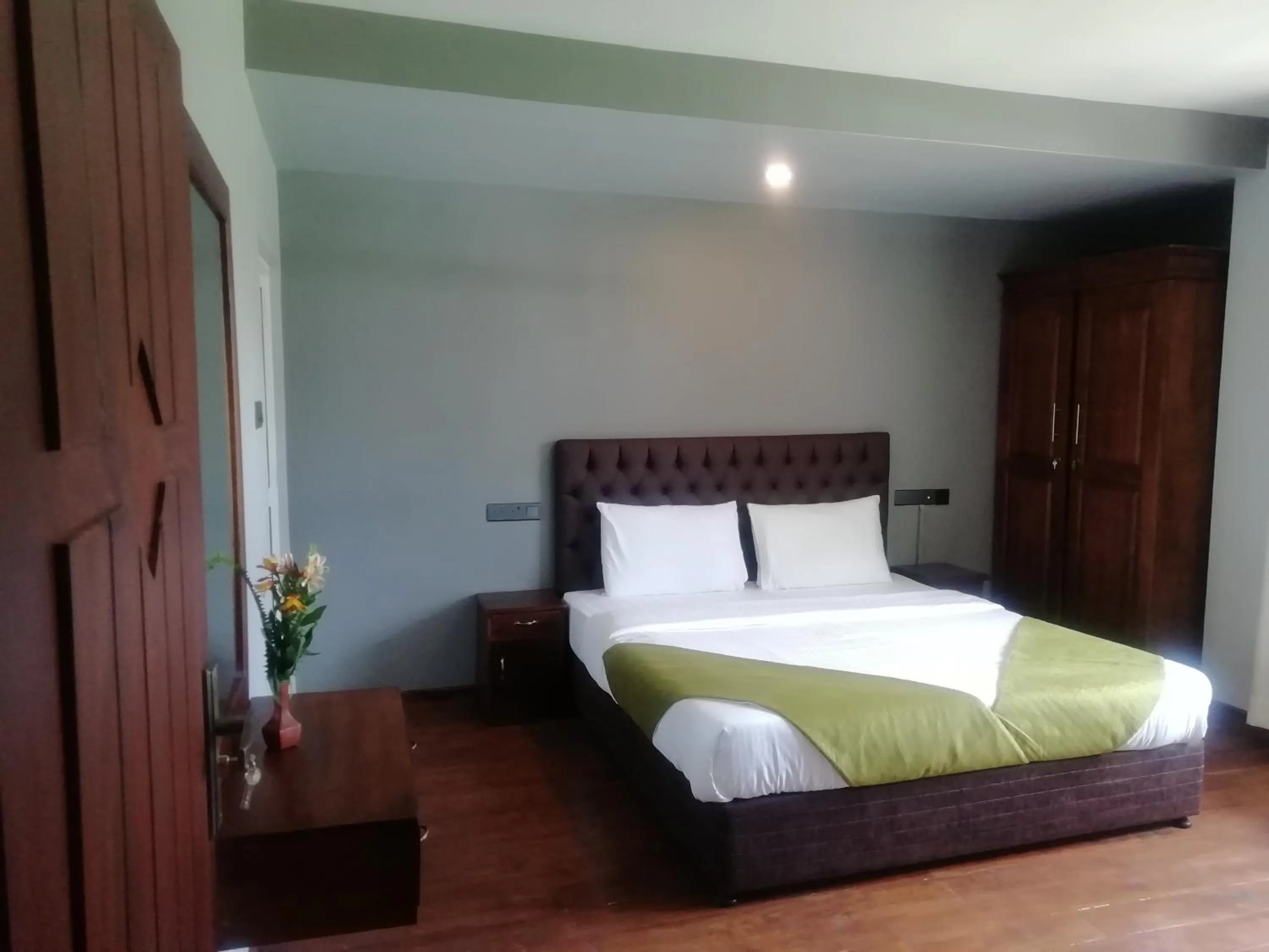 King Room with Garden View in Tea Mount Forest