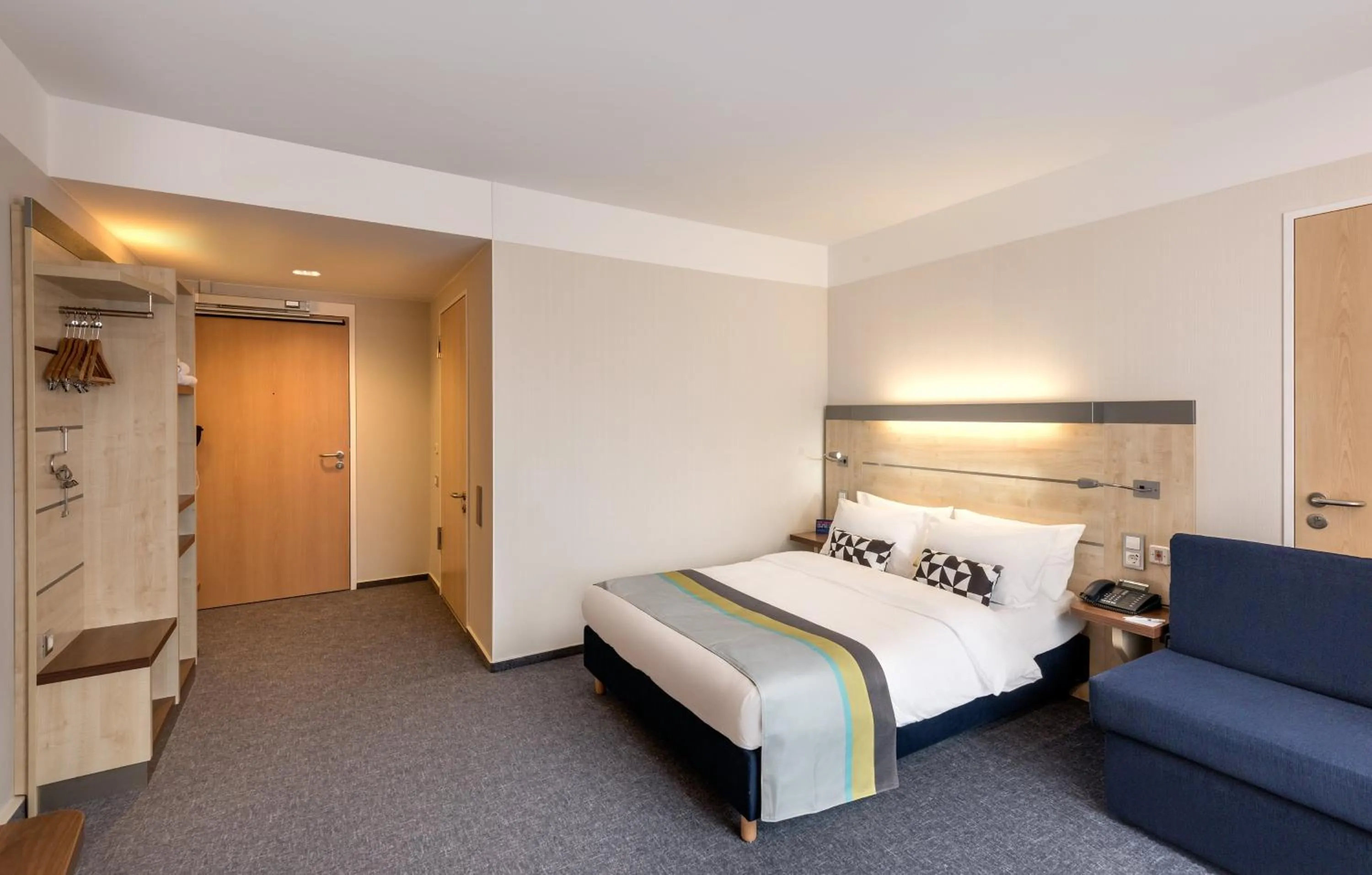 Standard Queen Room with Sofa Bed - Disability Access in Holiday Inn Express Singen by IHG