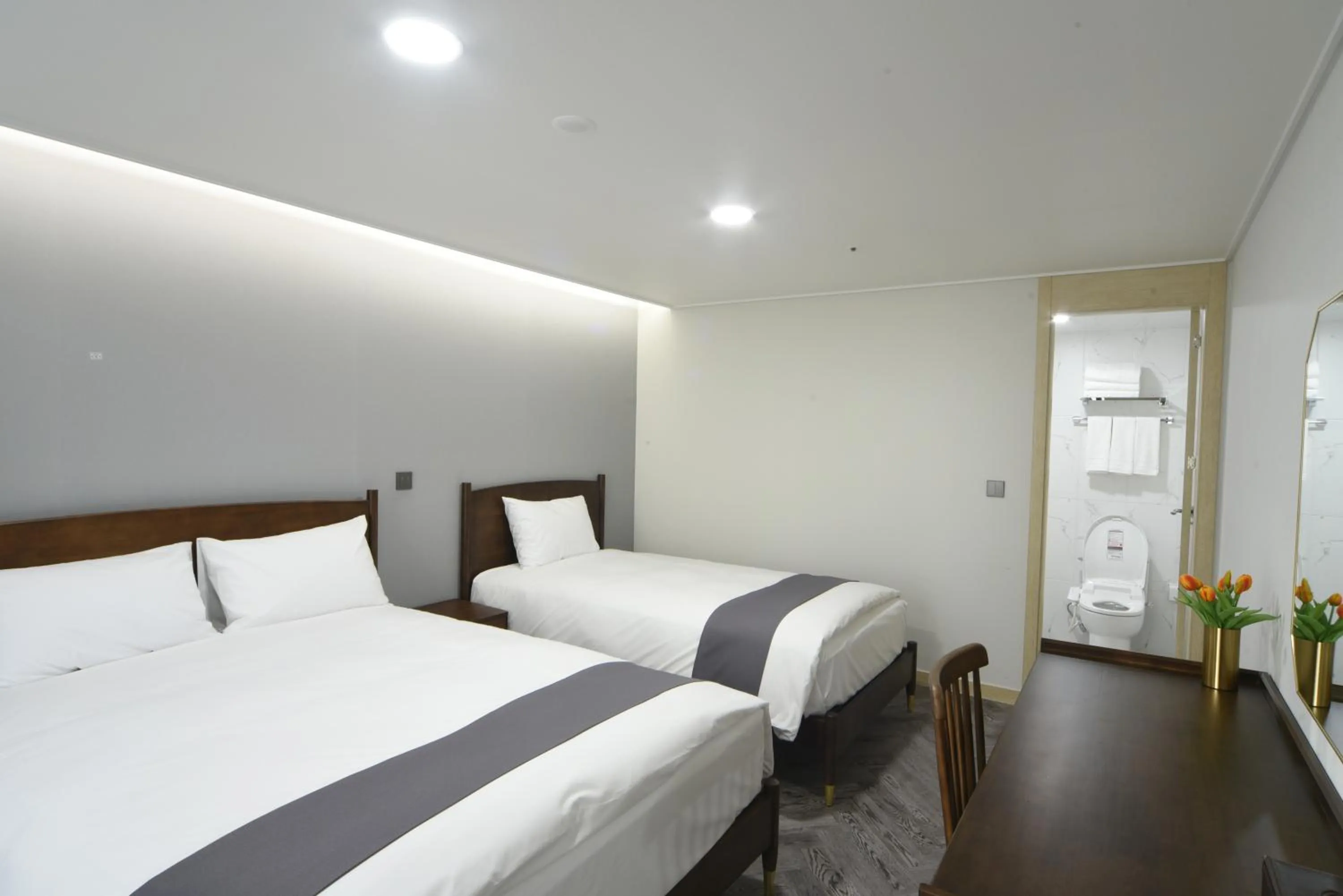 Deluxe Twin Room Half Ocean View with Rooftop Swimming Pool Access For 3 in Haeundae Central Hotel