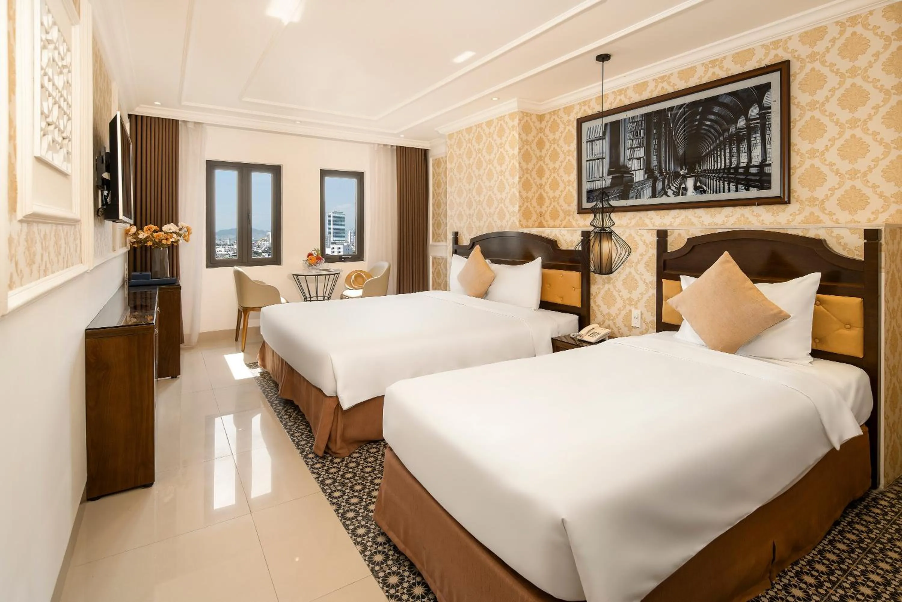 Luxury Triple Room in Bella Merry Hotel and Apartment - 100M To The My Khe Beach