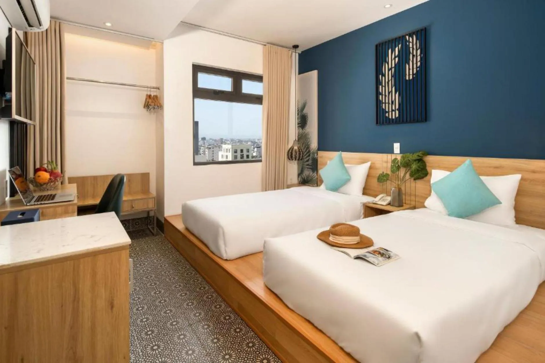 Deluxe Twin Room in Bella Merry Hotel and Apartment - 100M To The My Khe Beach