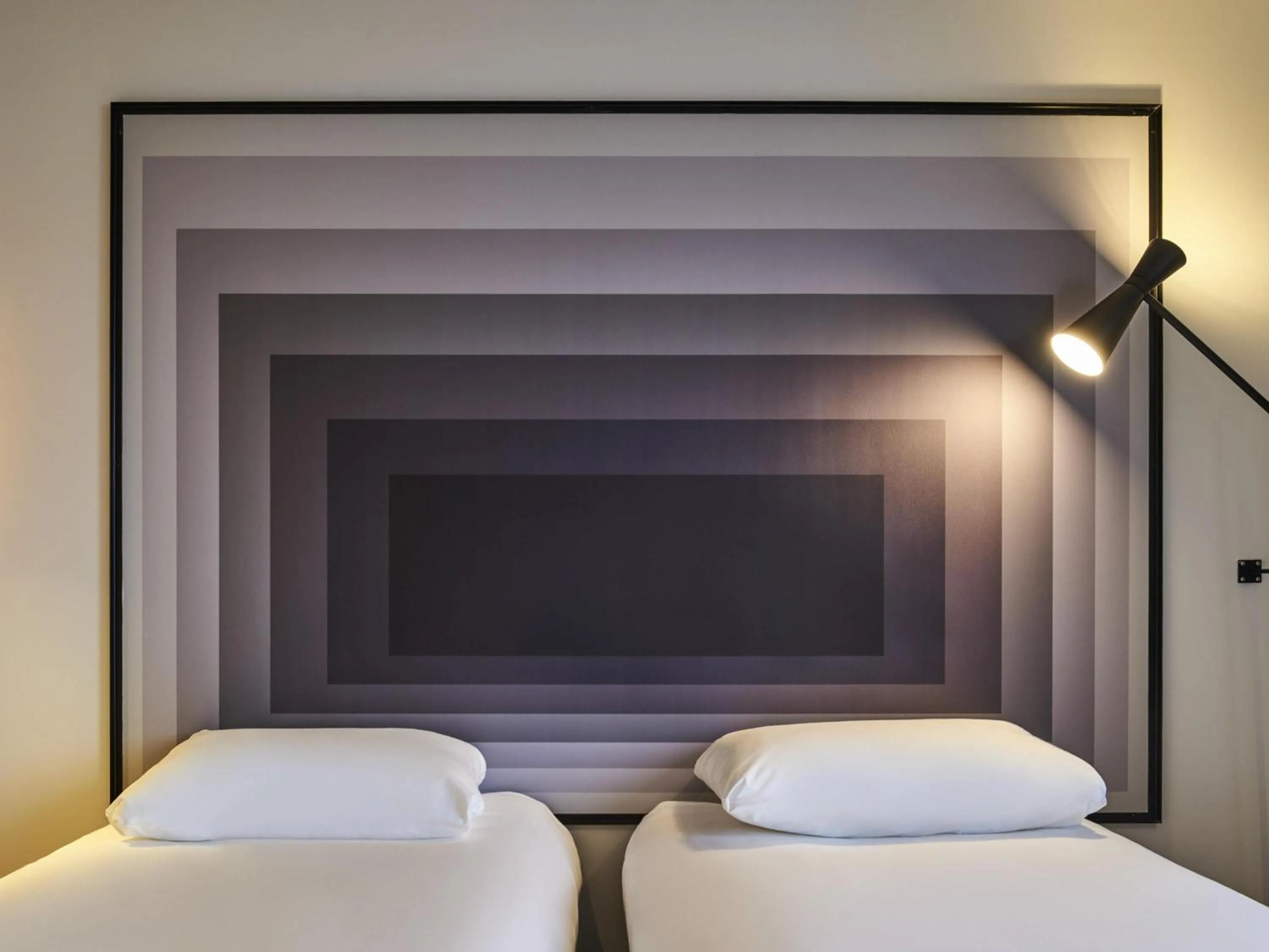 Standard Twin Room in ibis Bethune Centre Gare