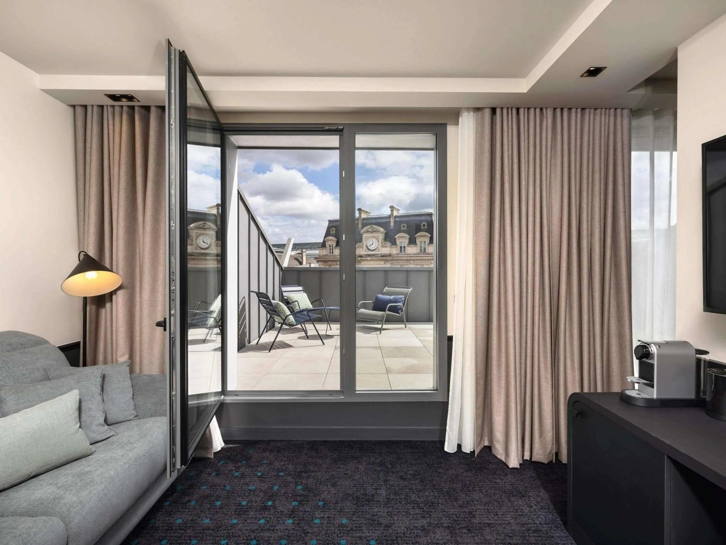 Privilège Junior King Suite with Terrace and Sofa Bed in Mercure Bordeaux Centre Gare Atlantic