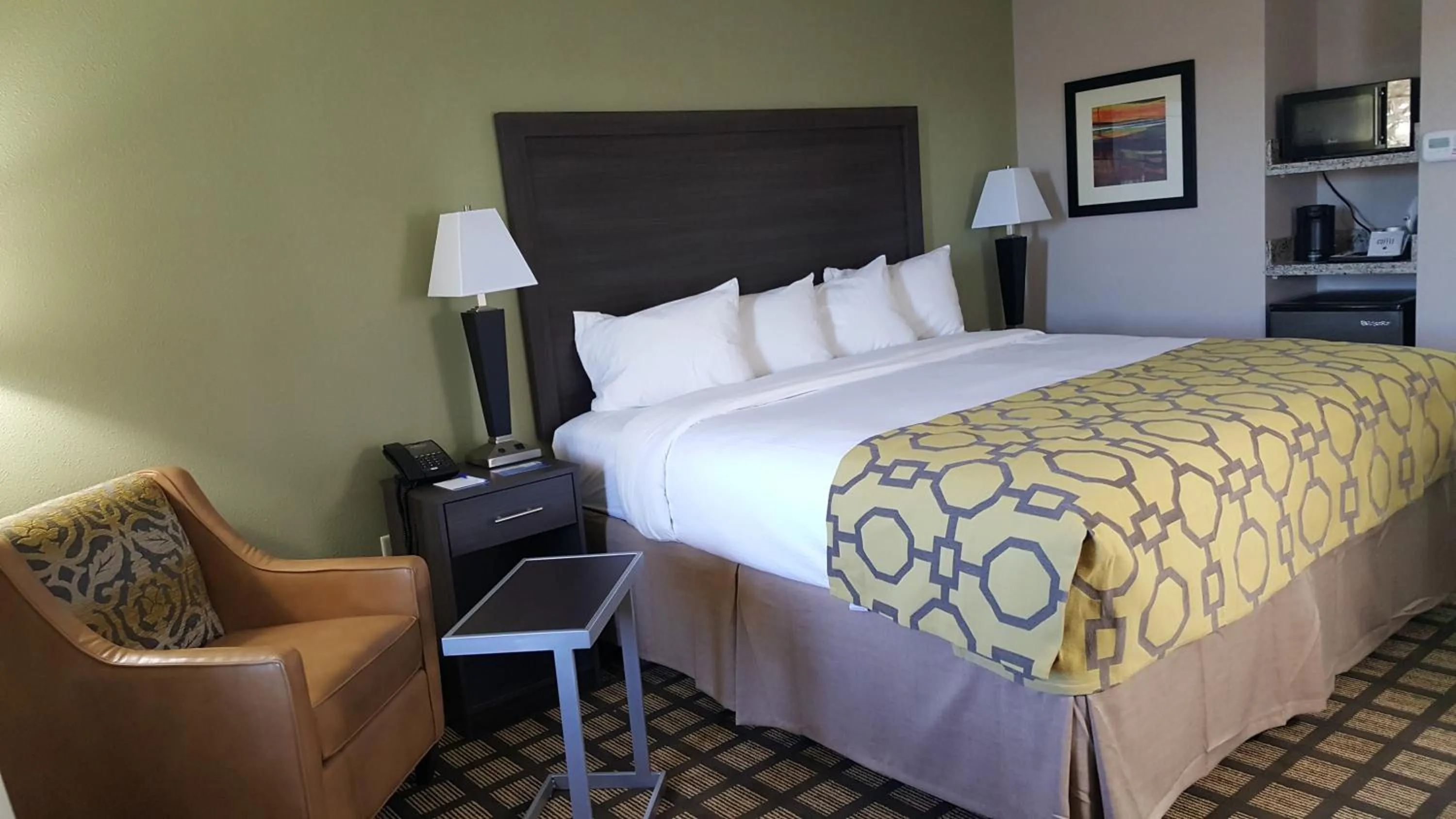 1 King Bed, Business Room, Non-Smoking in Baymont by Wyndham Clarksville