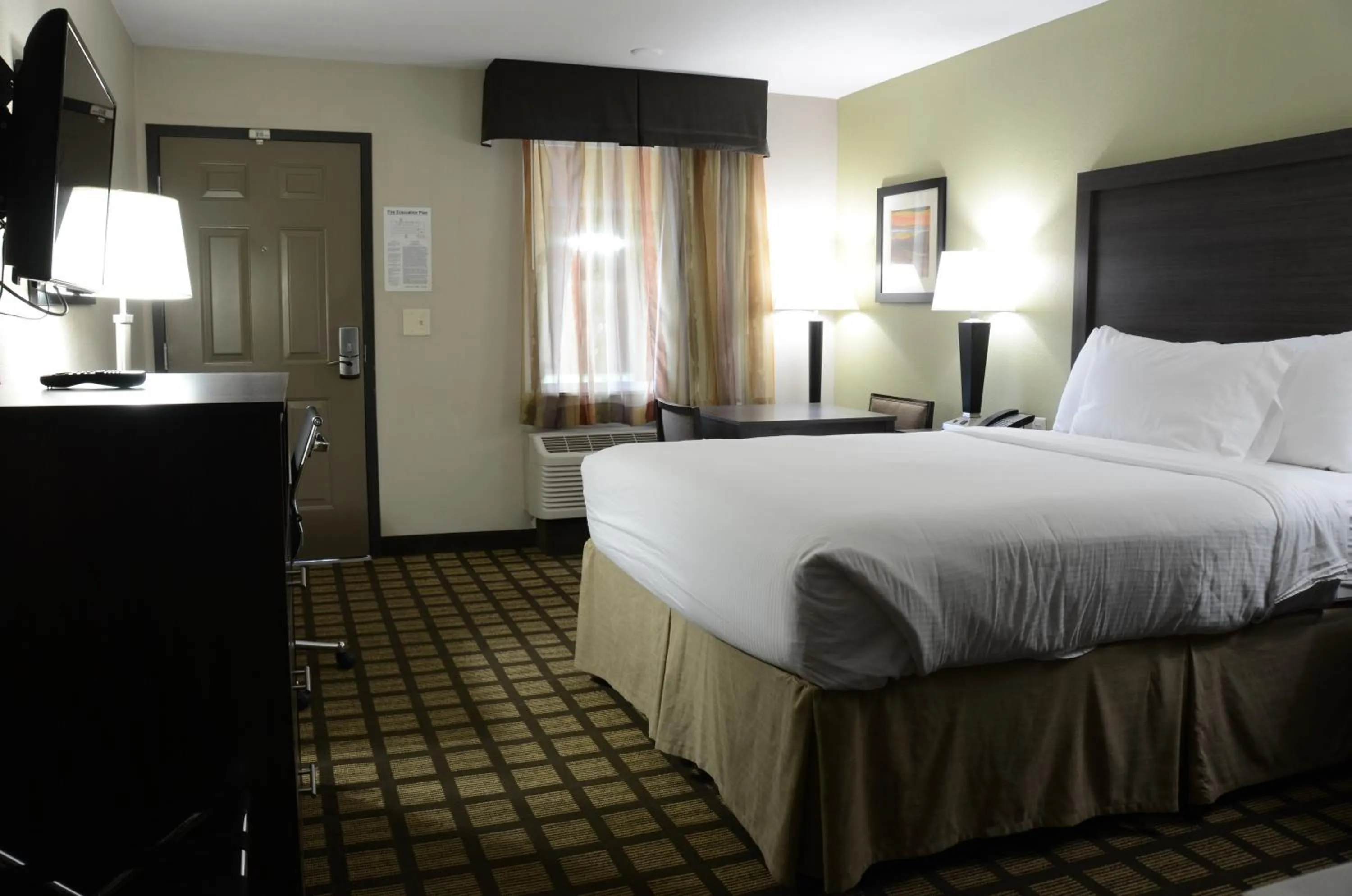 Queen Studio - Non-Smoking in Baymont by Wyndham Clarksville