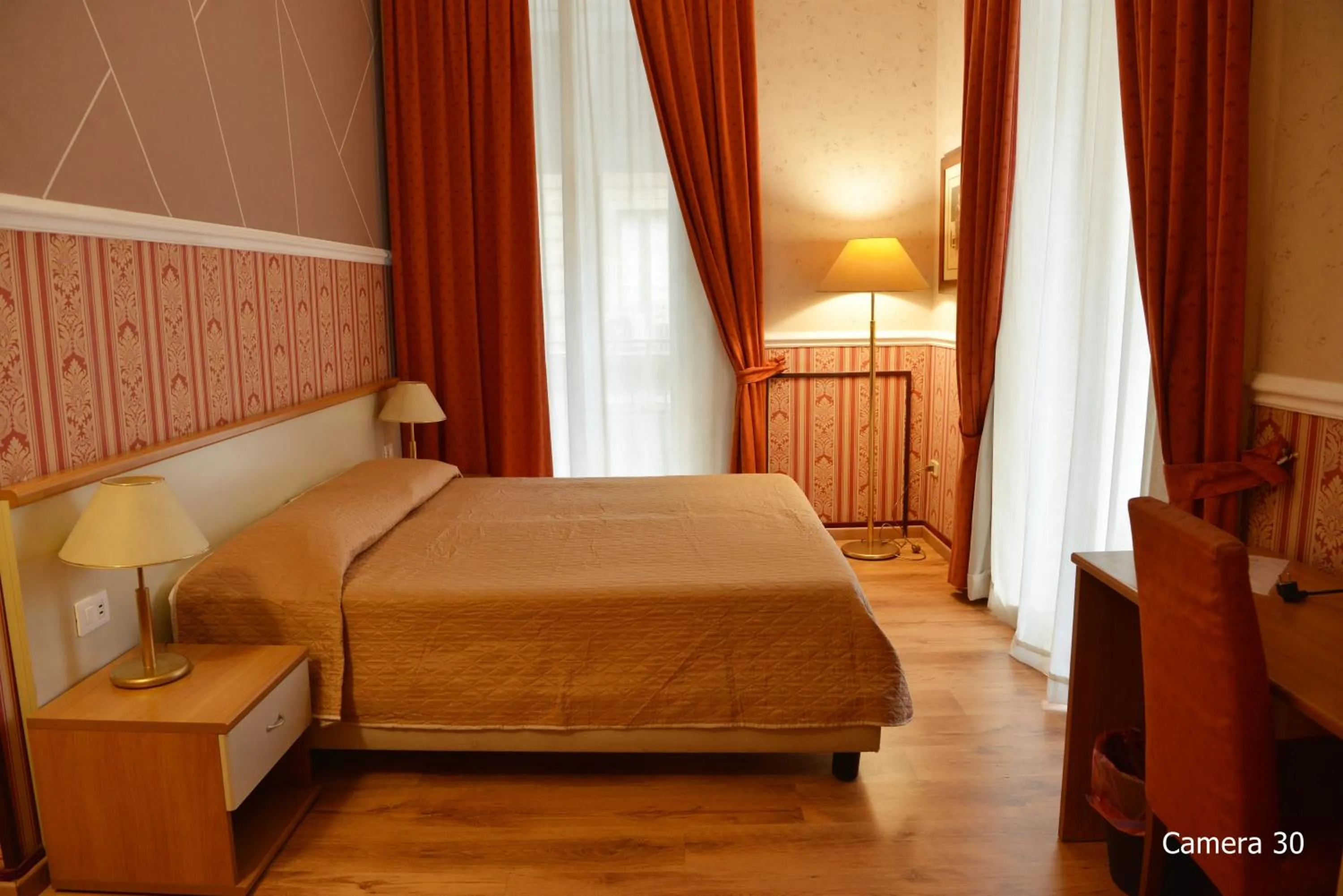 Deluxe Double or Twin Room with Balcony in Catania Centro Rooms