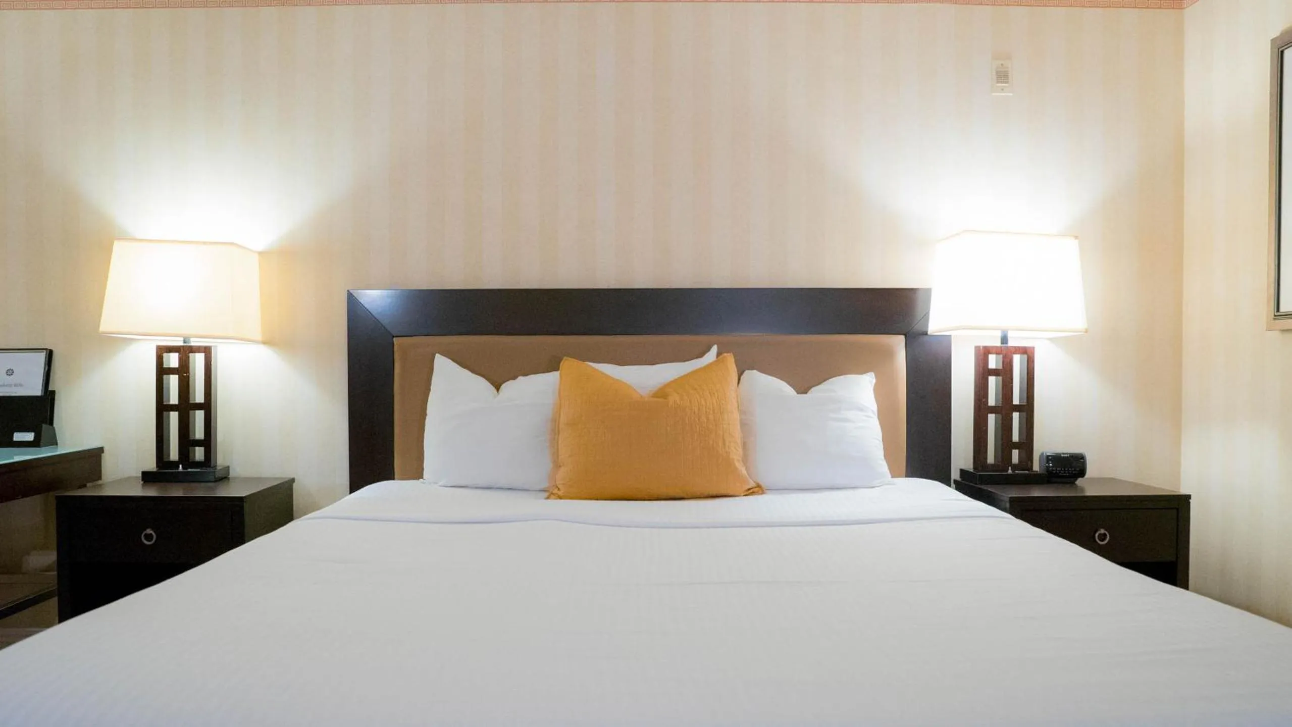 Deluxe King Suite - Non-Smoking in Studio 6 Anaheim Hills CA