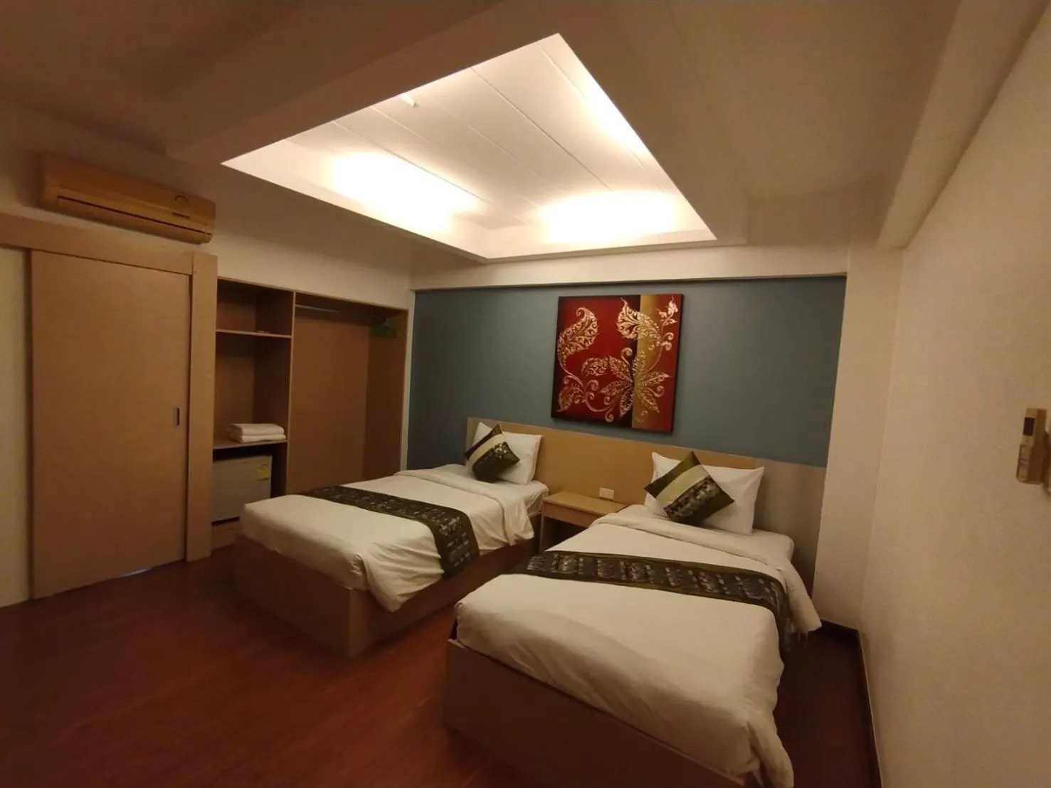 Superior Twin Room in Aileen Hotel