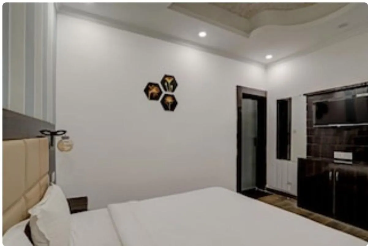 Standard Double Room with Fan in Madpackers Khajuraho