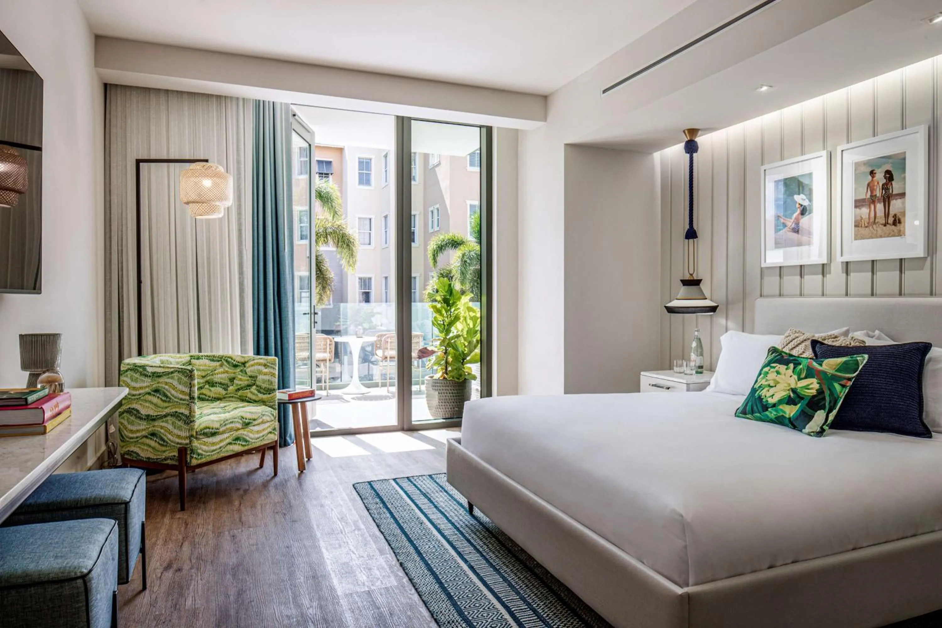 Deluxe King Room with Bath Tub and Balcony - Mobility Accessible in The Ray Hotel Delray Beach, Curio Collection By Hilton