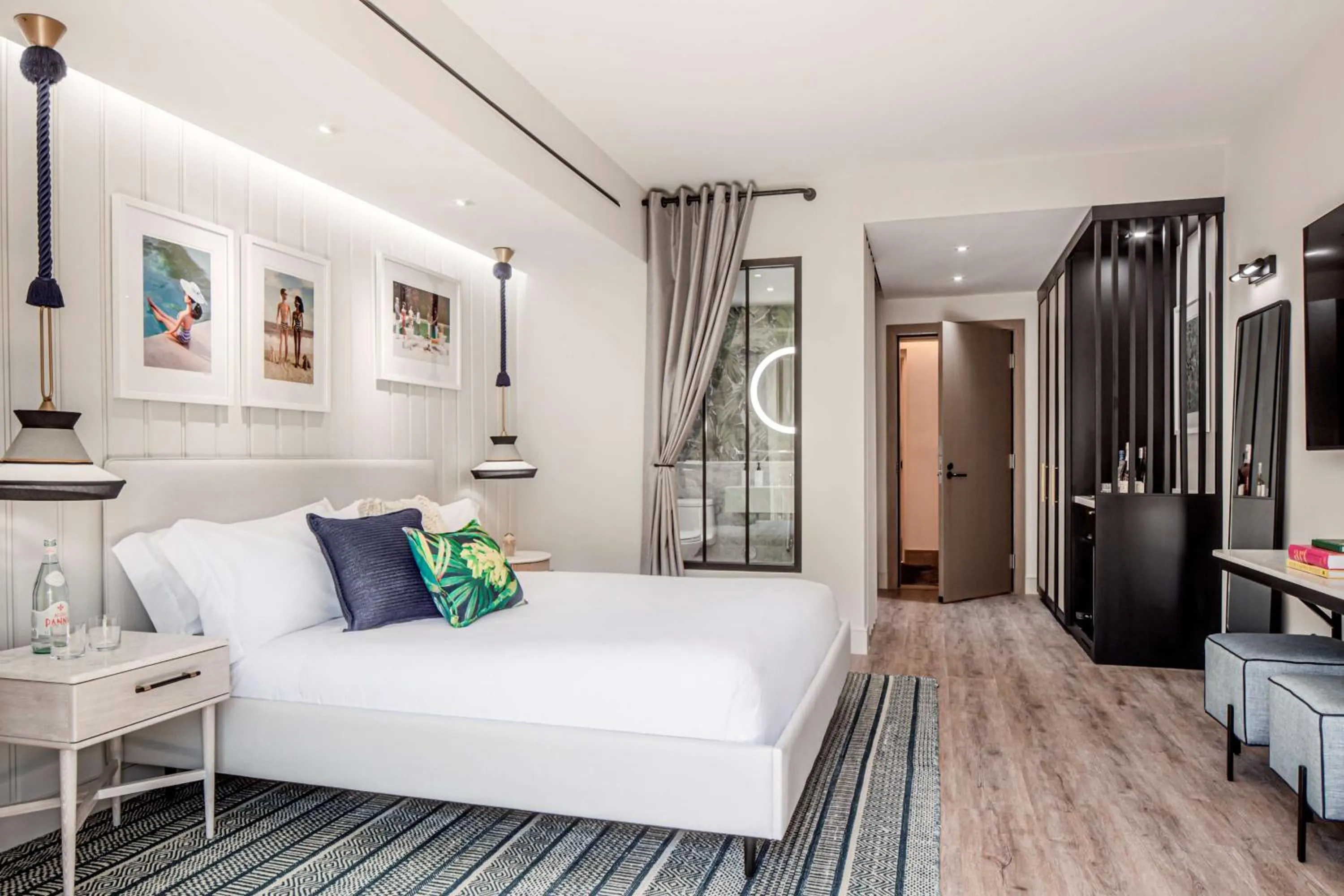 King Room in The Ray Hotel Delray Beach, Curio Collection By Hilton