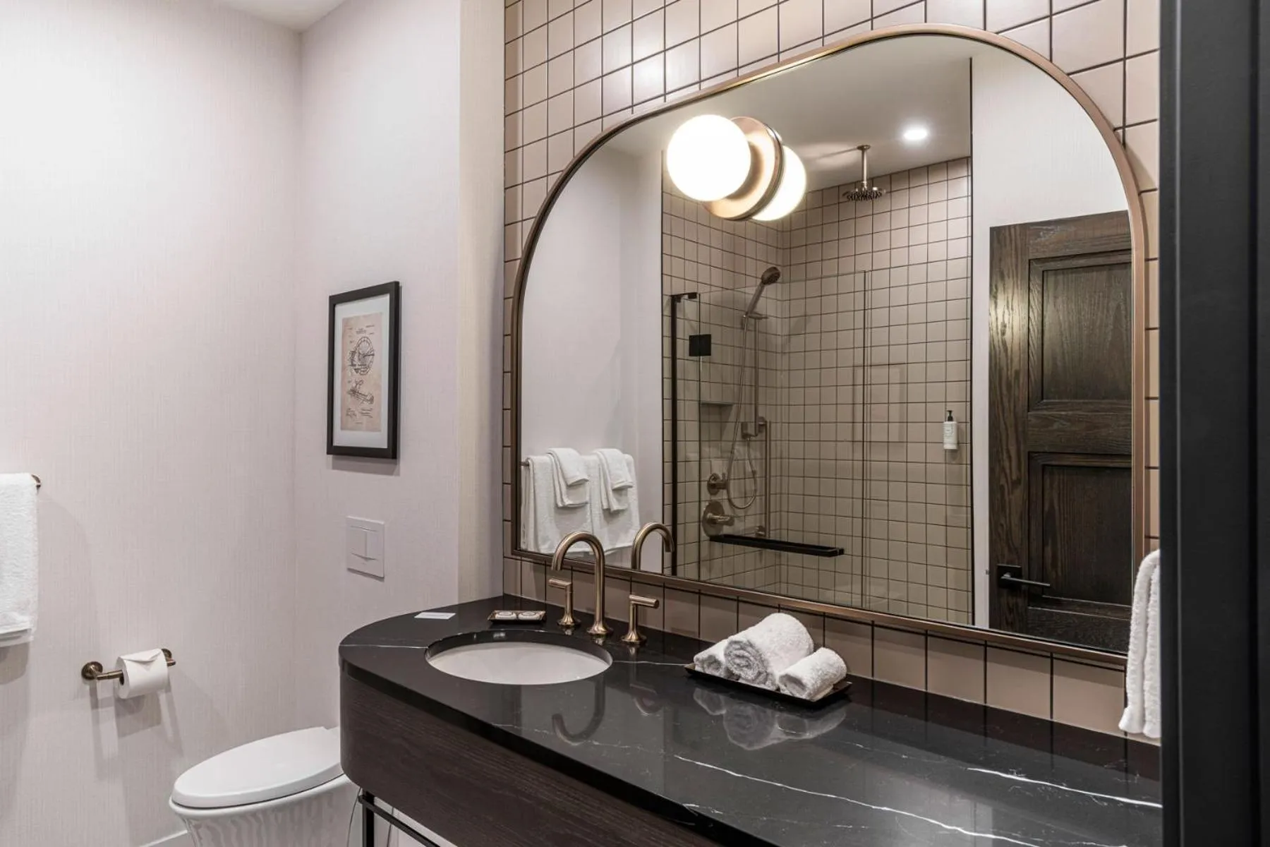 King Room in The Westley Calgary Downtown, Tapestry Collection By Hilton