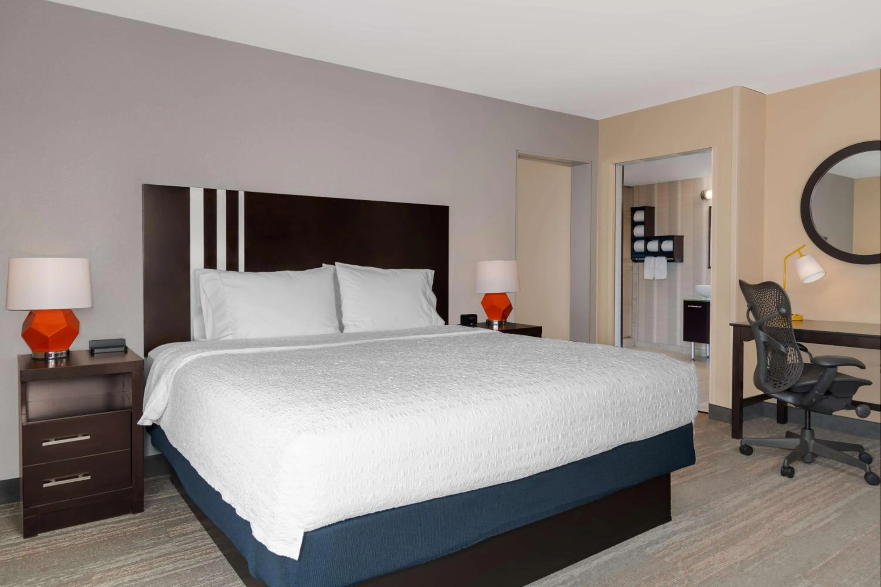 King Suite in Hampton Inn & Suites Madison Downtown