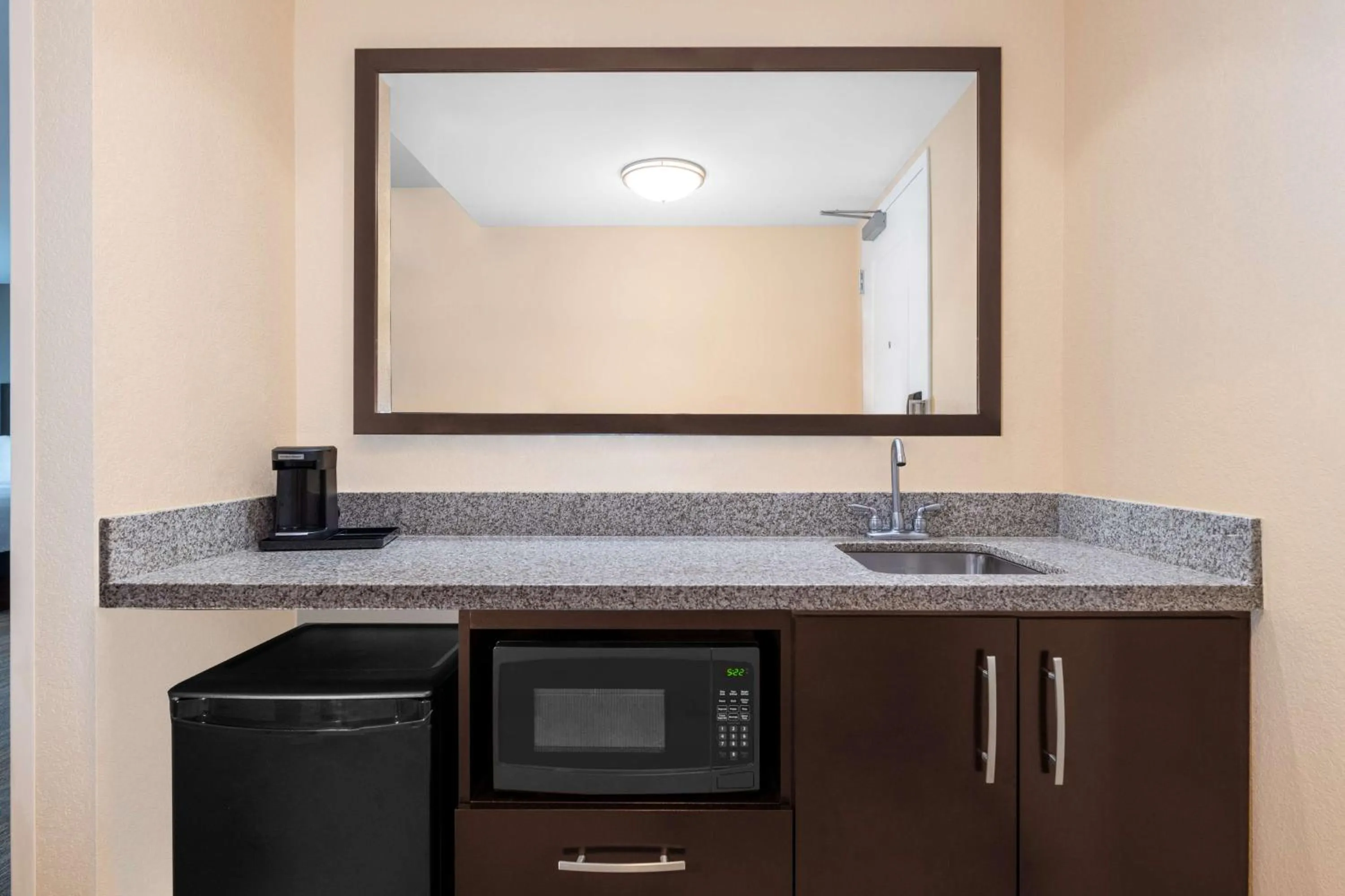 Studio Suite with Two Queen Beds - Non-Smoking in Hampton Inn & Suites Madison Downtown