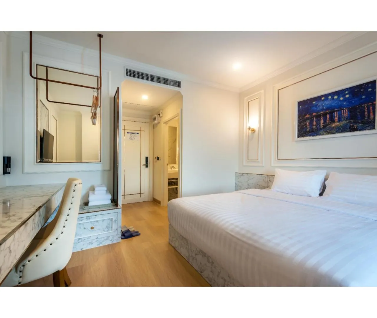 Deluxe Double Room in Nine River Hotel