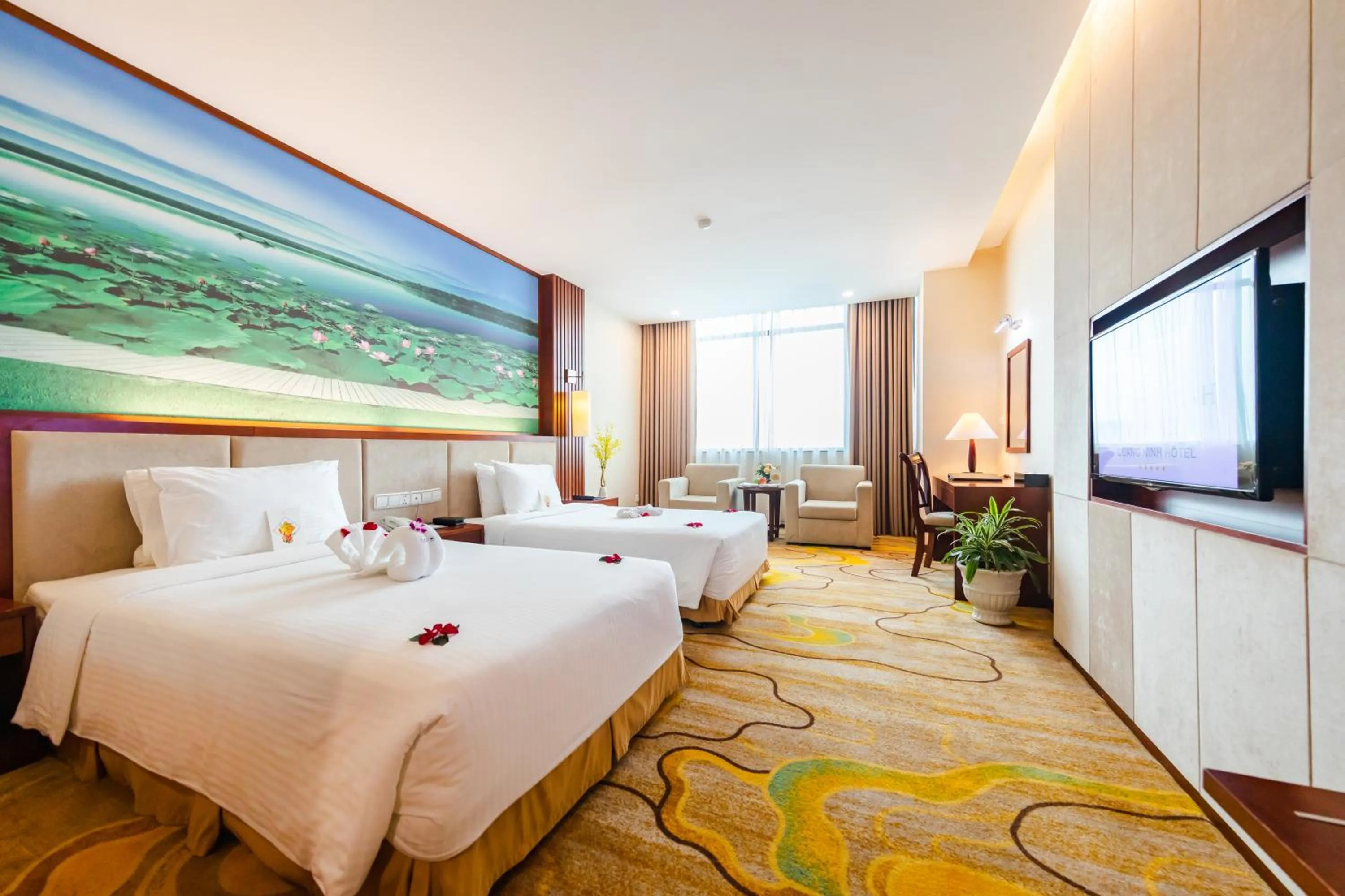 Deluxe Twin Room with City View in Muong Thanh Luxury Quang Ninh Hotel