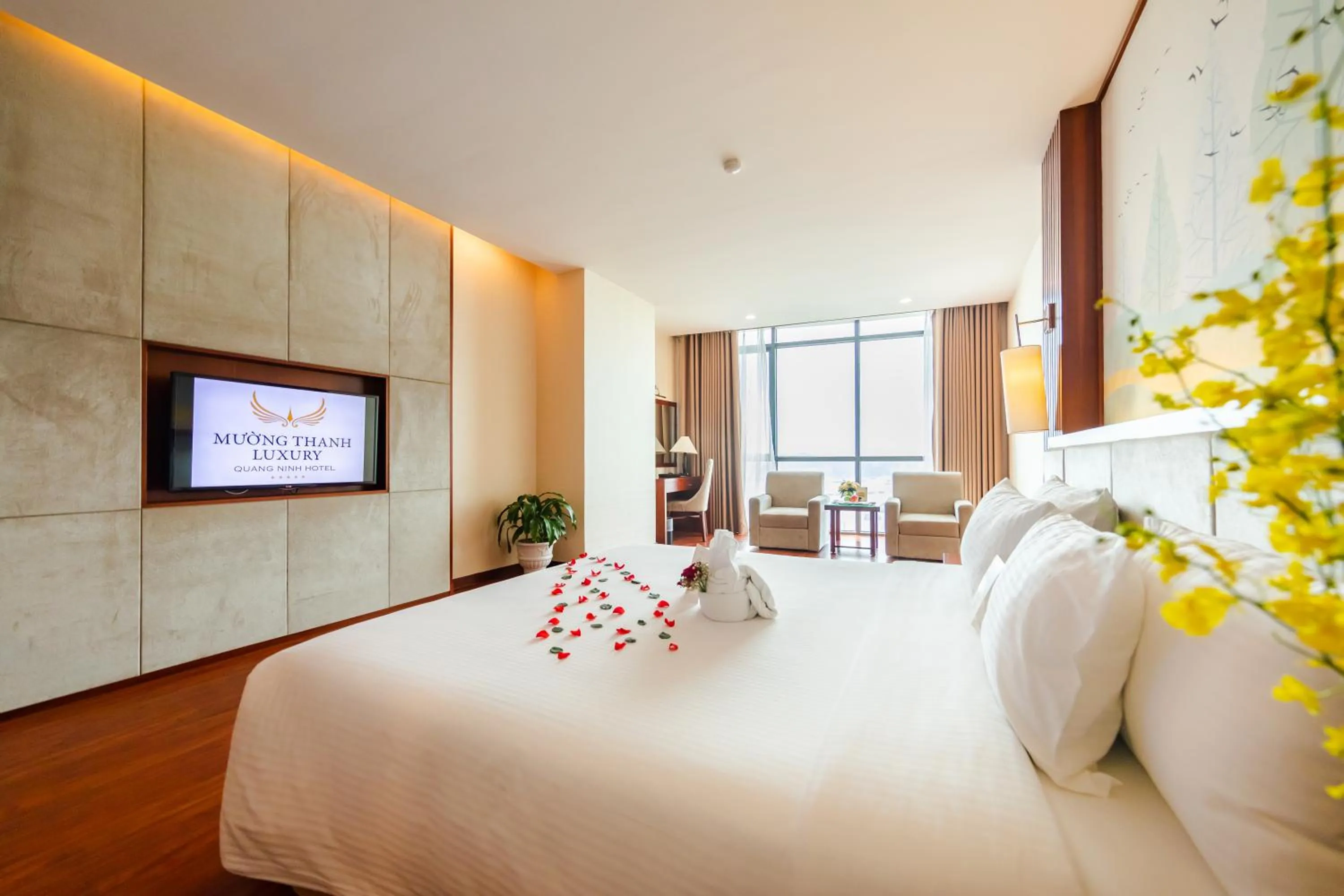 Premium Deluxe Double Room with Sea View in Muong Thanh Luxury Quang Ninh Hotel
