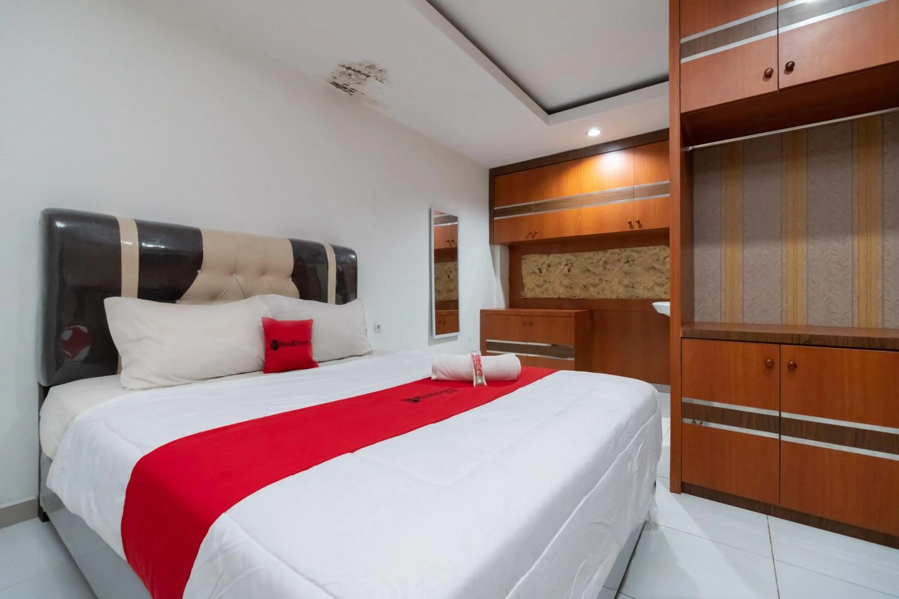 Superior Double Room in RedDoorz near RSIA Andini Pekanbaru