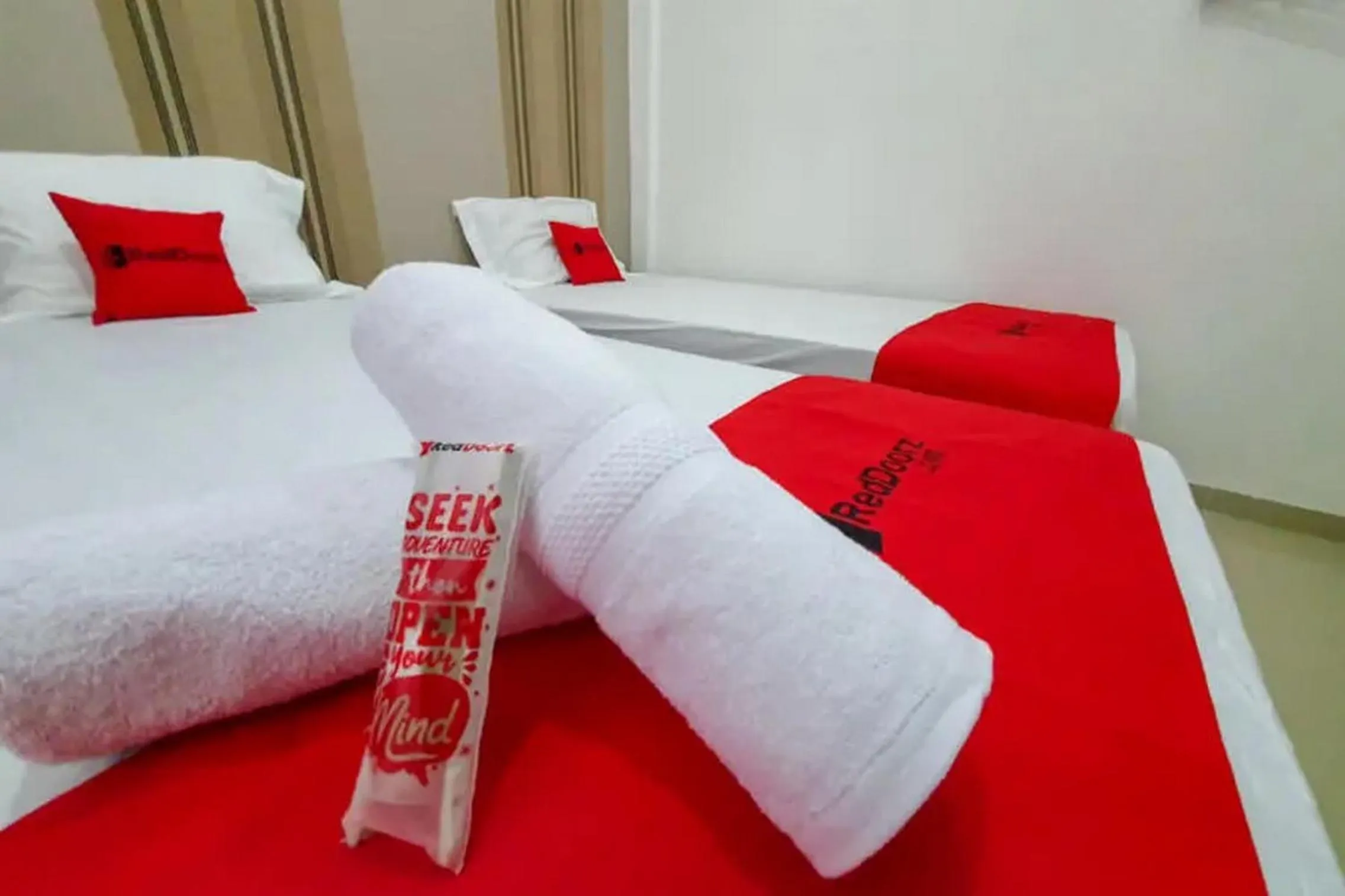 Twin Room in RedDoorz near Stasiun Purwosari