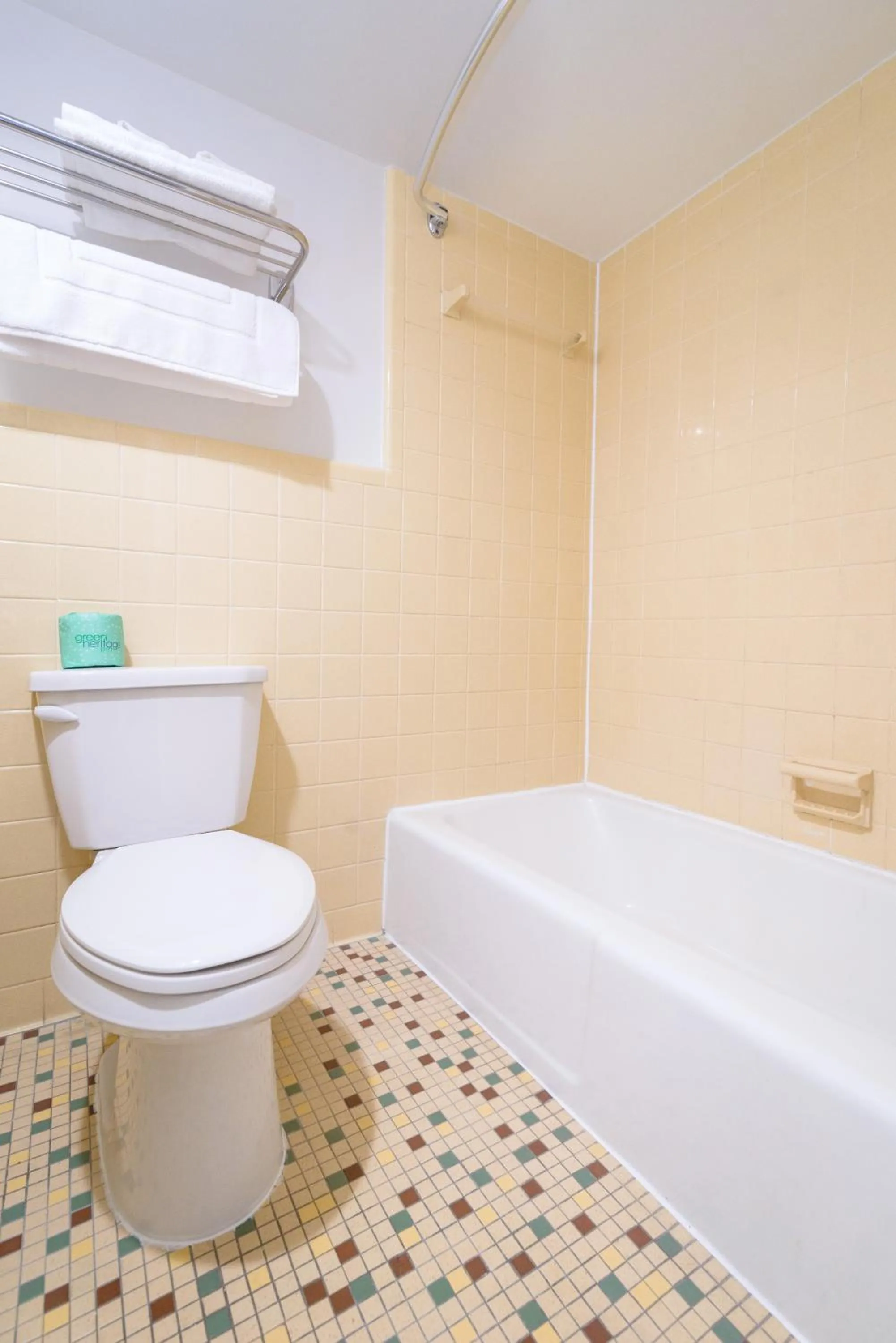 Deluxe Family Suite - single occupancy in Heart of Manteo