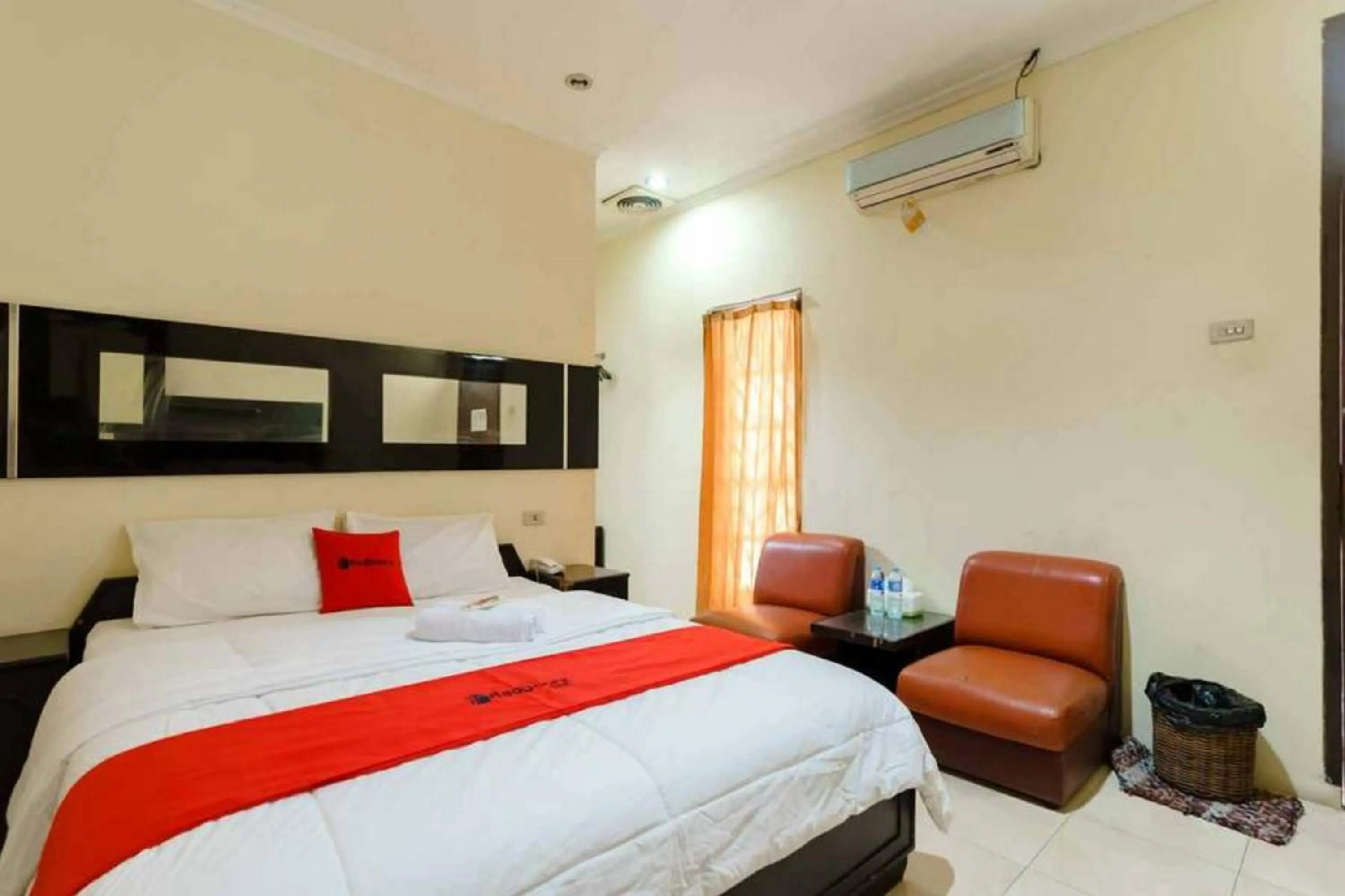 Deluxe Double Room in RedDoorz at Dwipa Wisata Hotel Lampung