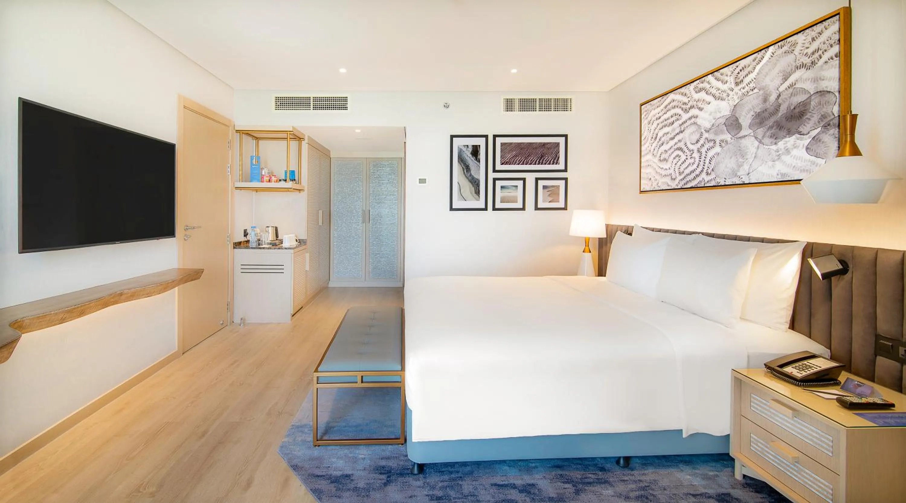 Executive Room with Lounge Access Including Complimentary access to Surf Pool, Adventure Park, Wave Pool and Lazy River in Radisson Blu Hotel & Resort, Abu Dhabi Corniche