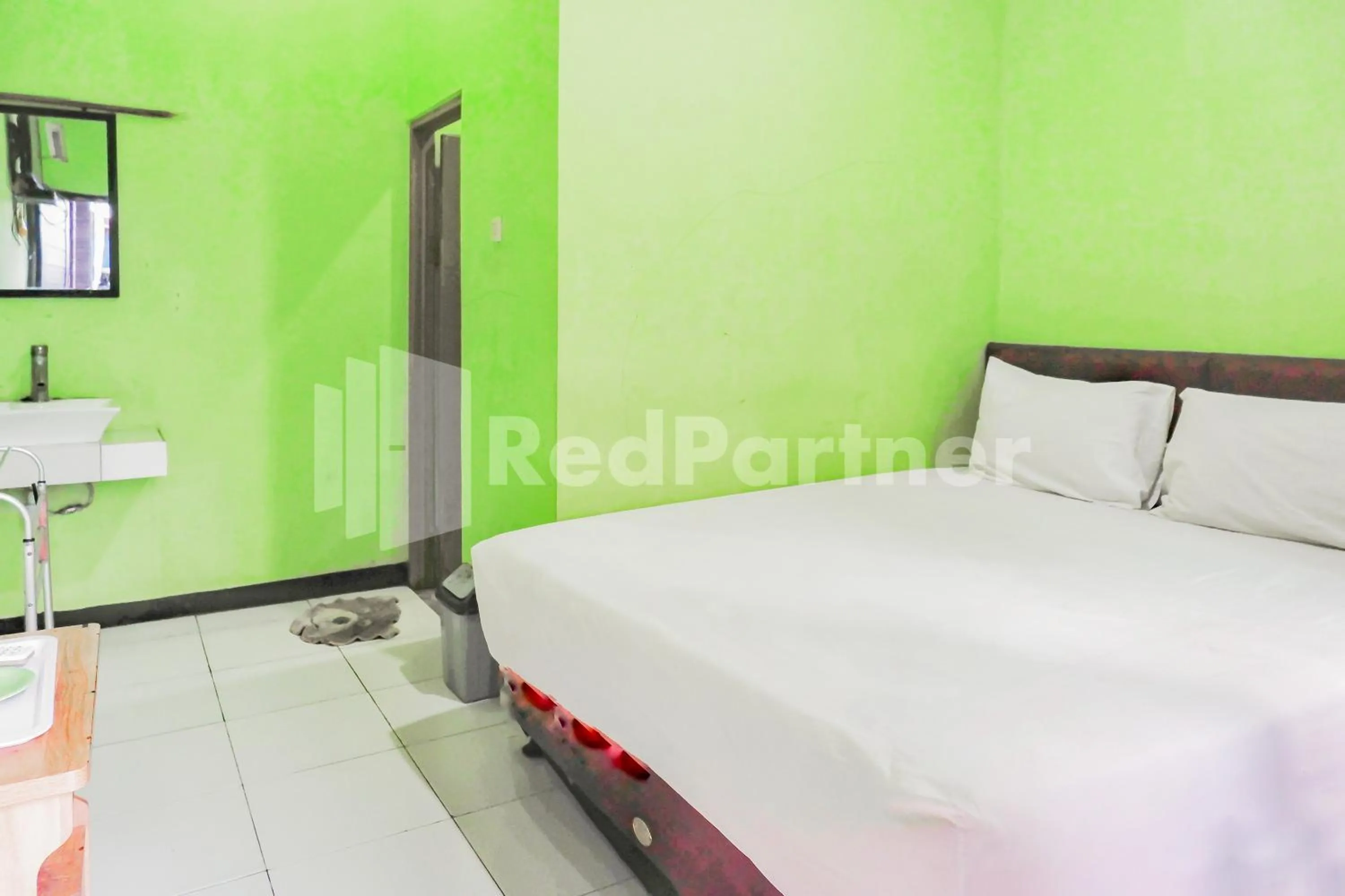 Standard Double Room in Indah Savana Hotel Mitra RedDoorz