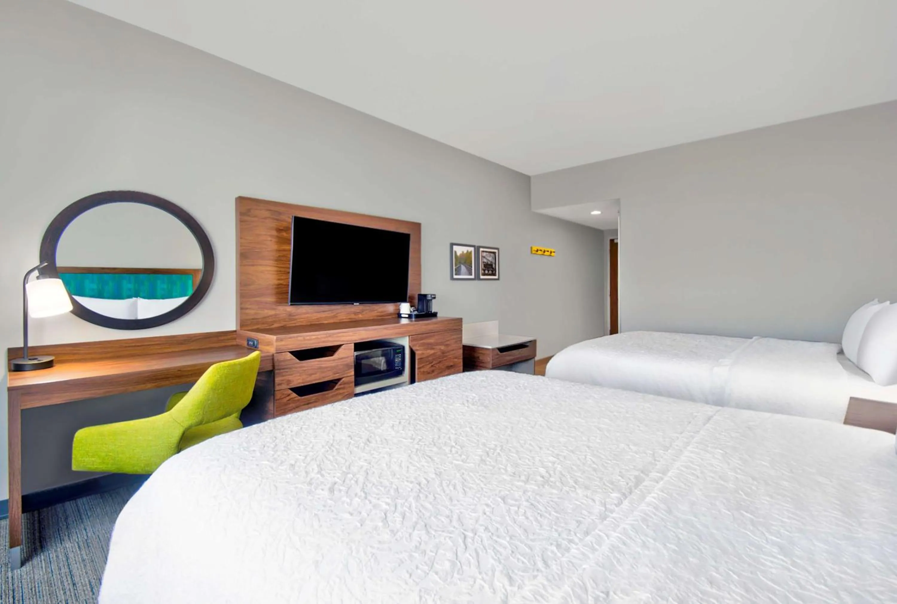 Queen Room with Two Queen Beds - Hearing Access/Non-Smoking in Hampton Inn Abingdon, Va