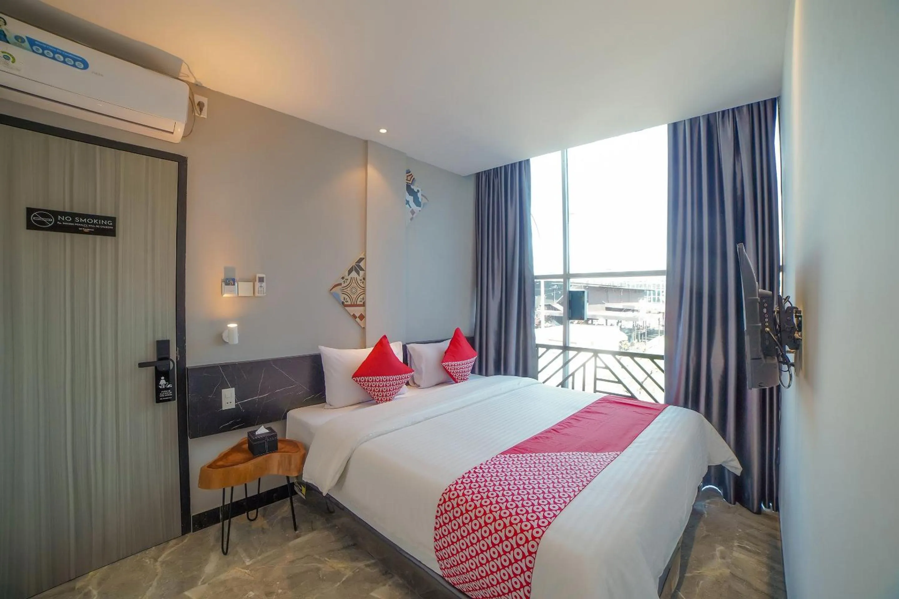 Deluxe Double Room in Capital O 90447 Kardopa Hotel Megapark