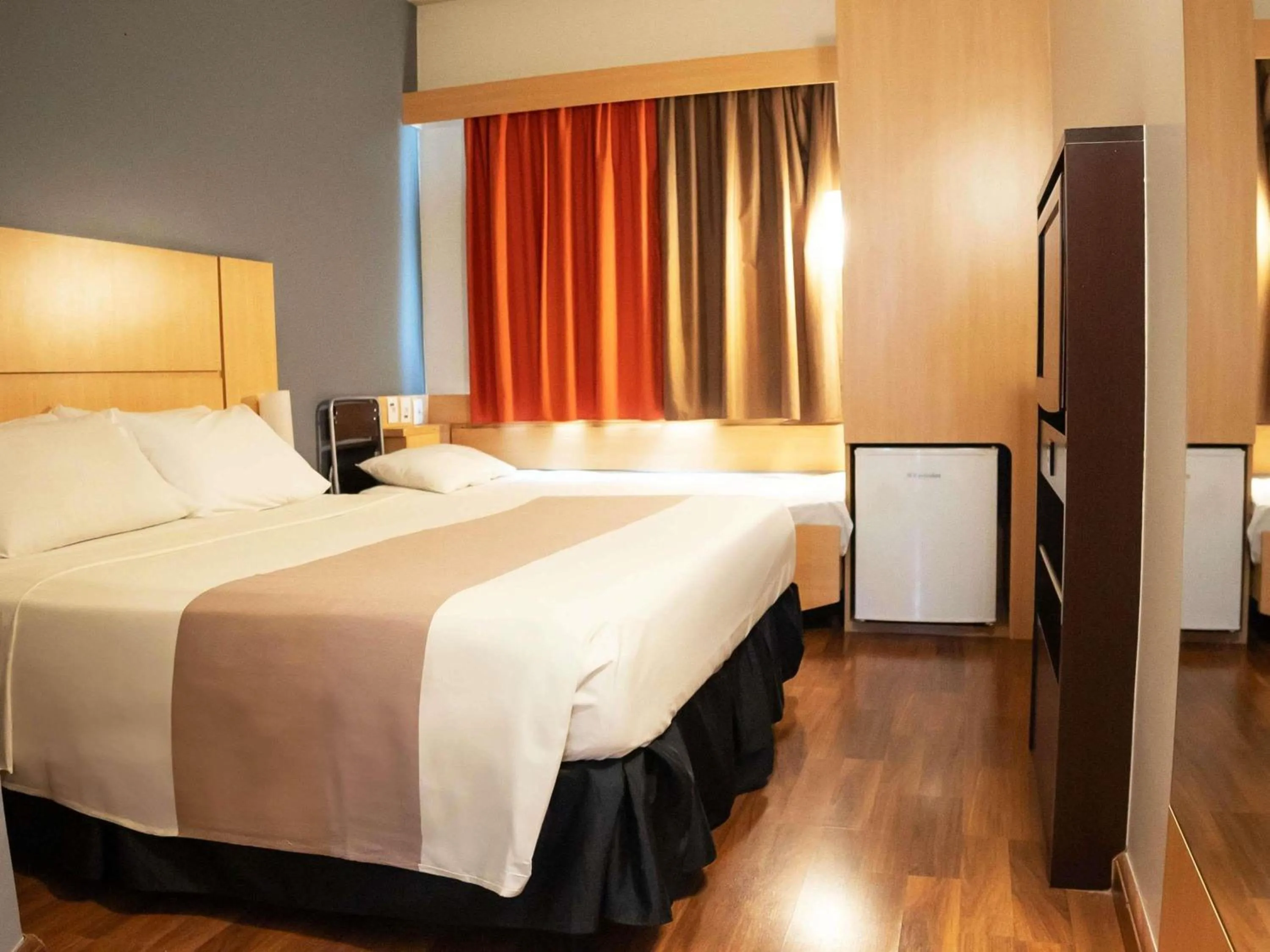Standard Room with One Double Bed and One Single Bed in ibis Contagem Ceasa