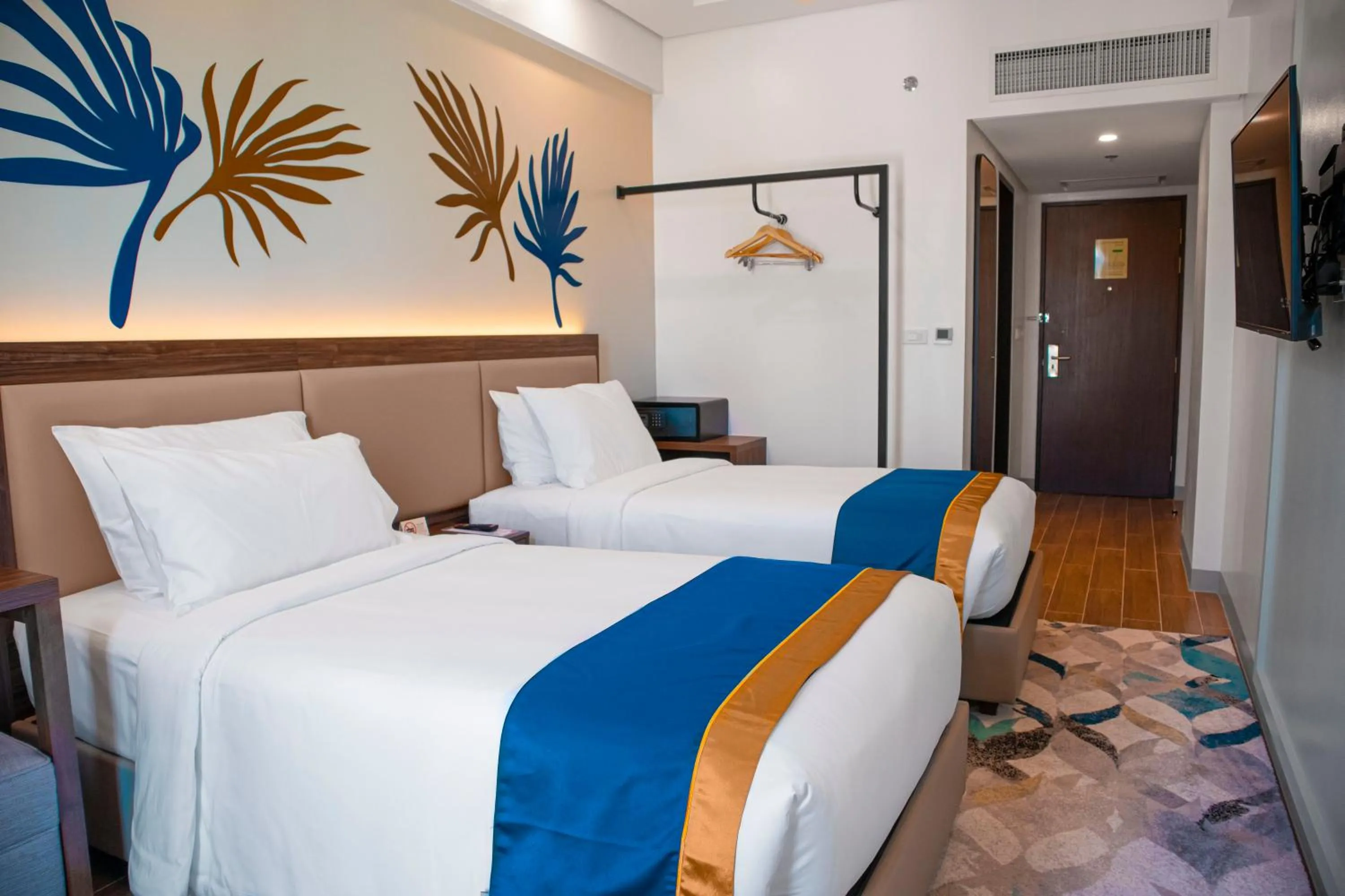 Deluxe Twin Room in Kingsford Hotel Manila Bay