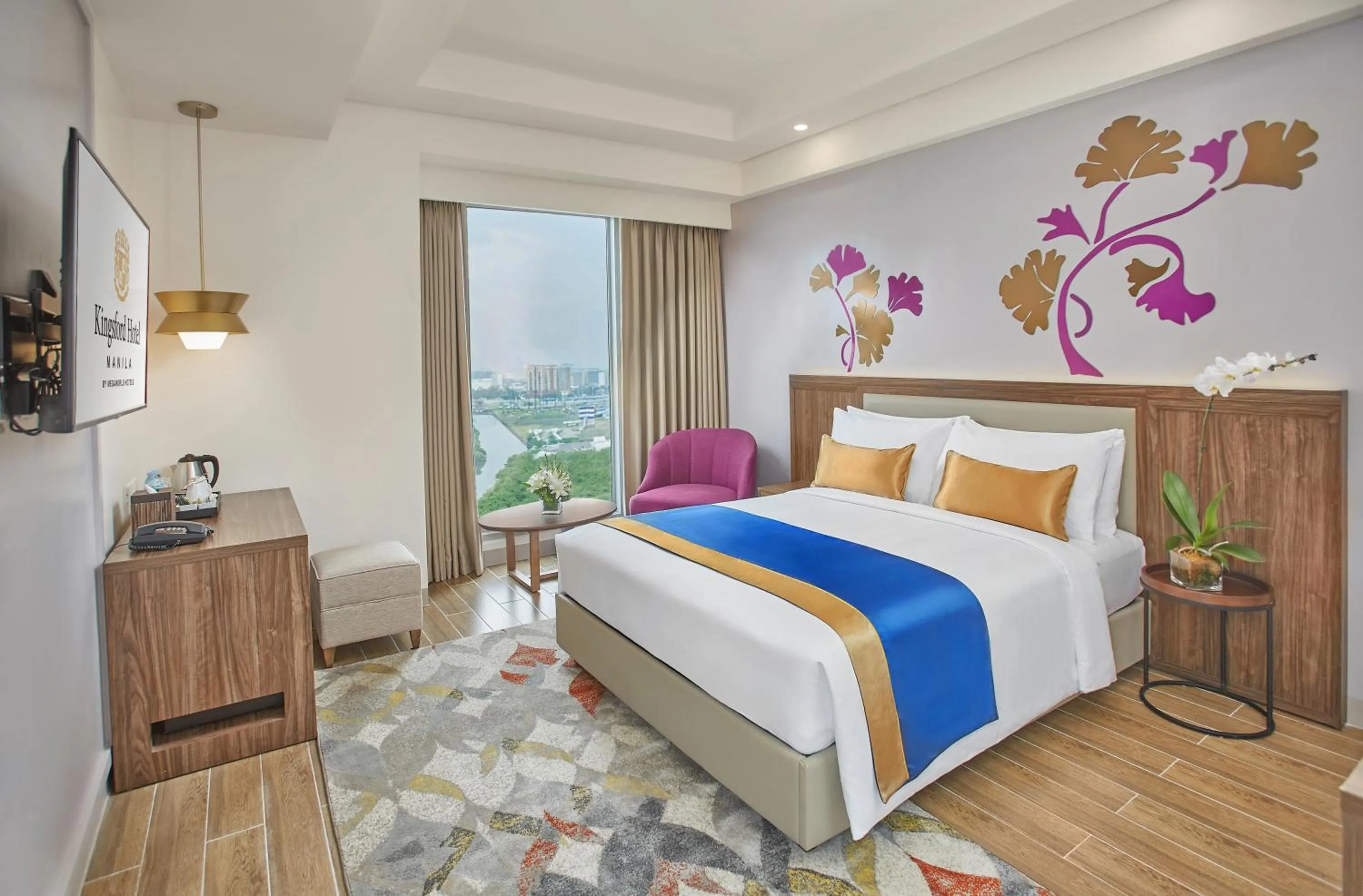 Junior Suite in Kingsford Hotel Manila Bay